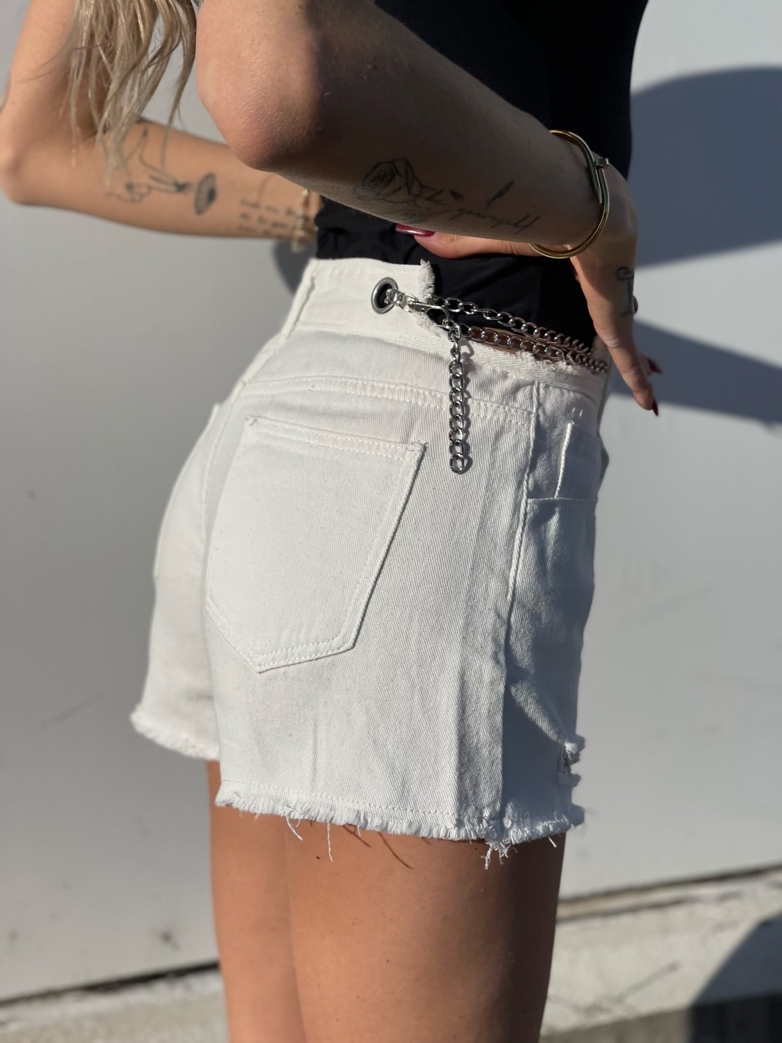 Short bianco con catene - R.a. Boutique 