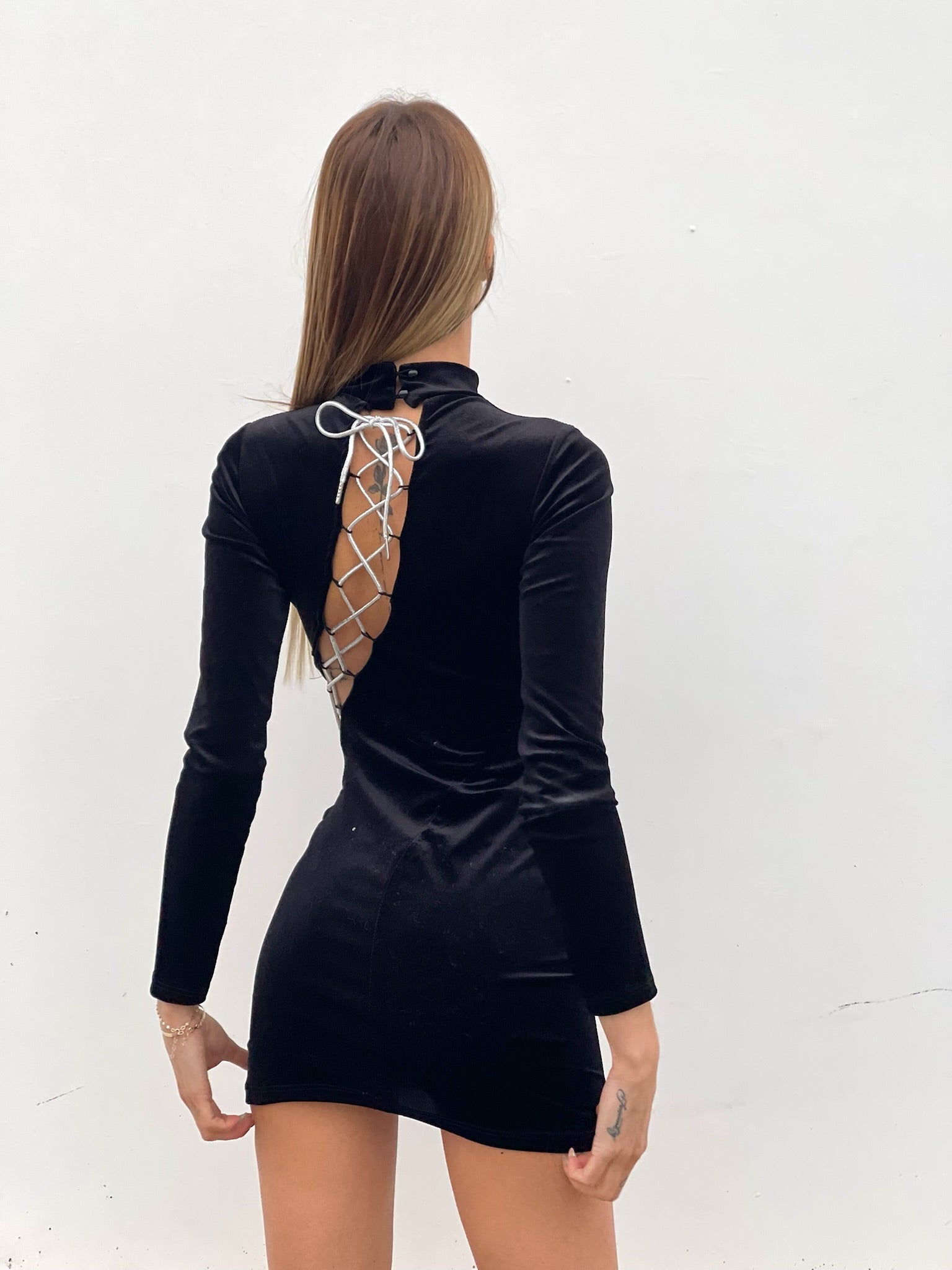 Abito velvet nero con stringhe alte - R.a. Boutique 