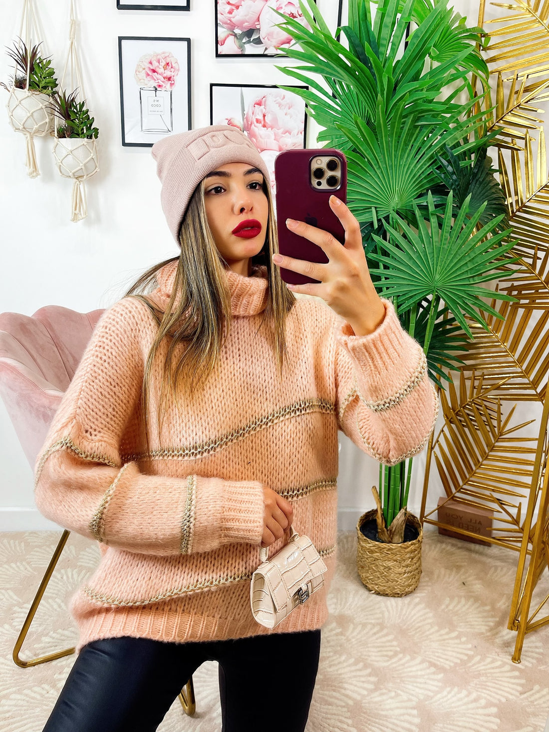 Maglione a collo alto rosa dettaglio oro - R.a. Boutique 