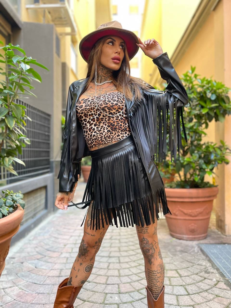 Giacca in ecopelle con frange nero - R.a. Boutique 