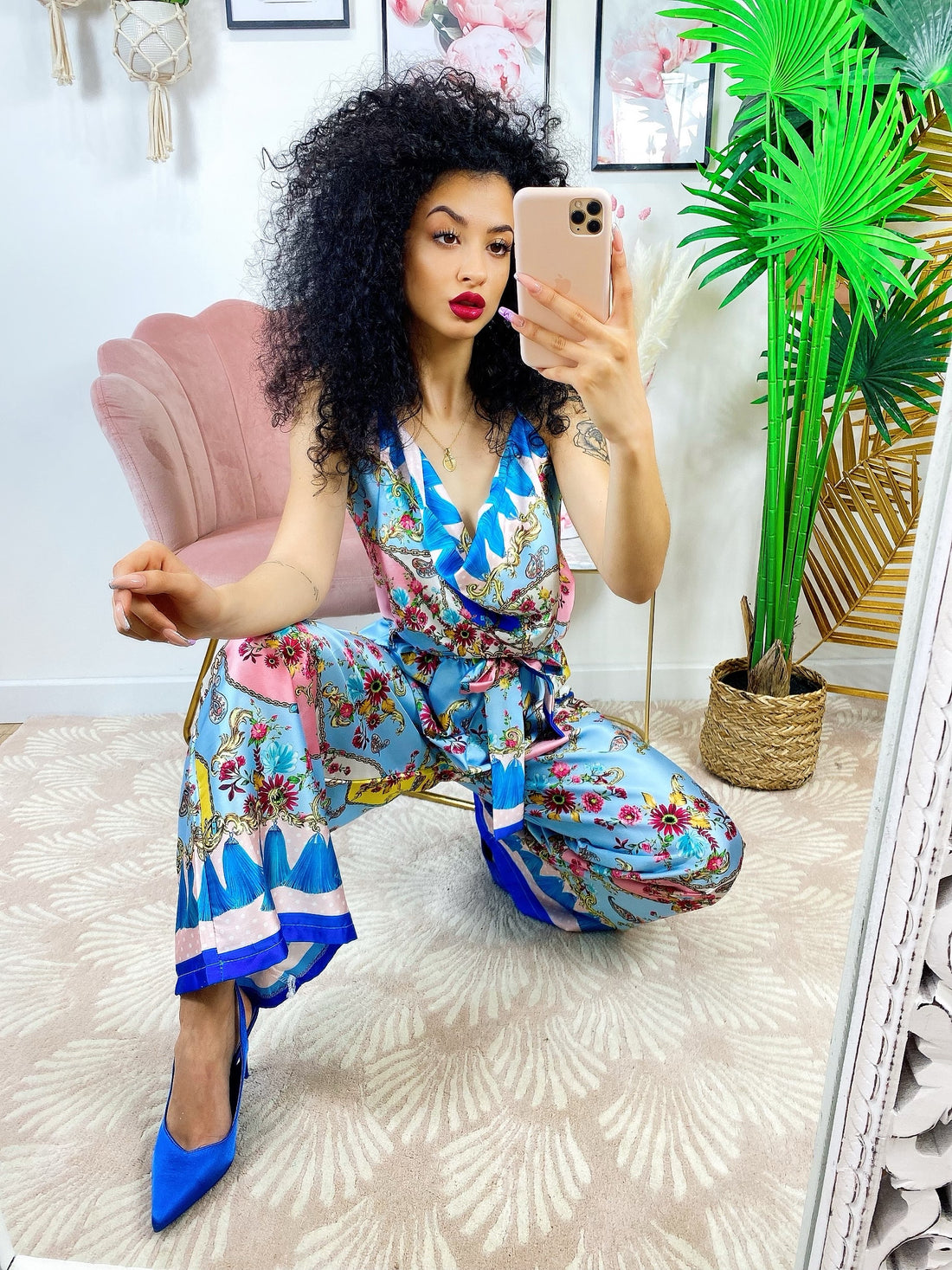 Tuta intera con base celeste blu fiori fuxia - R.a. Boutique 