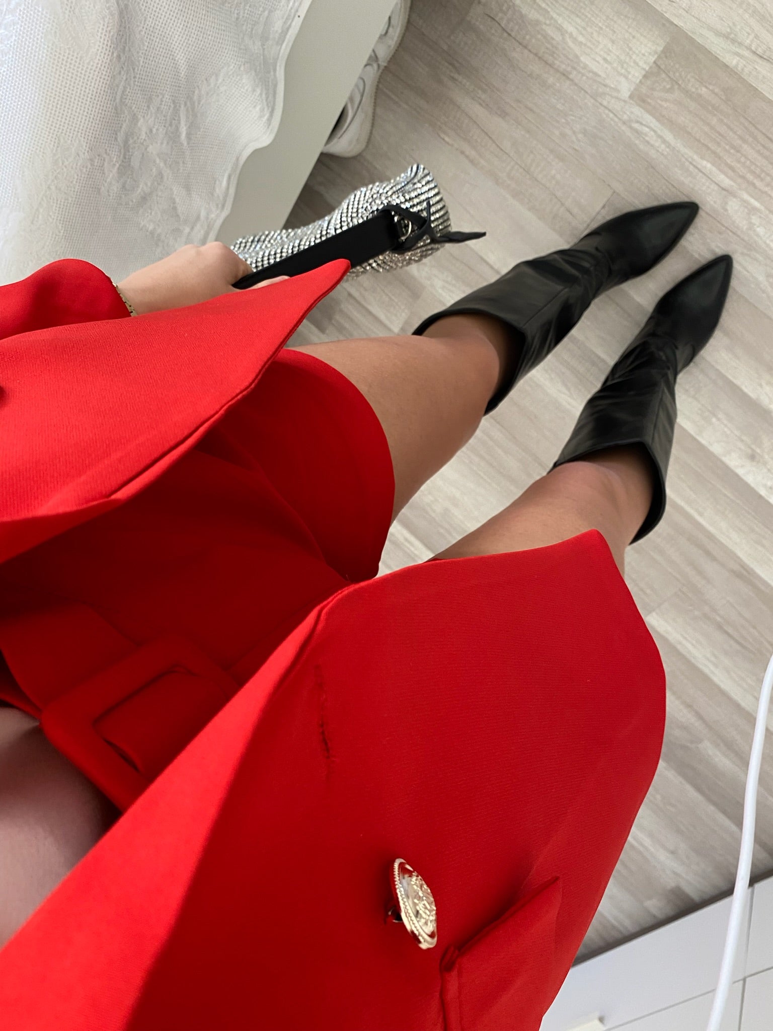 Completo giacca con bottoni e short rosso - R.a. Boutique 