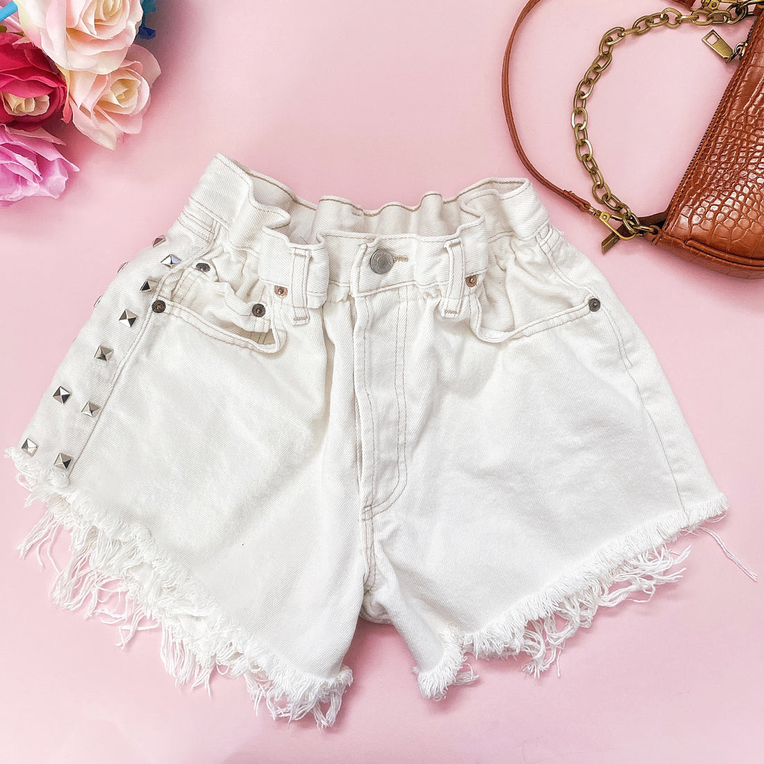 Short Vintage Levi’s bianco con borchie - R.a. Boutique 