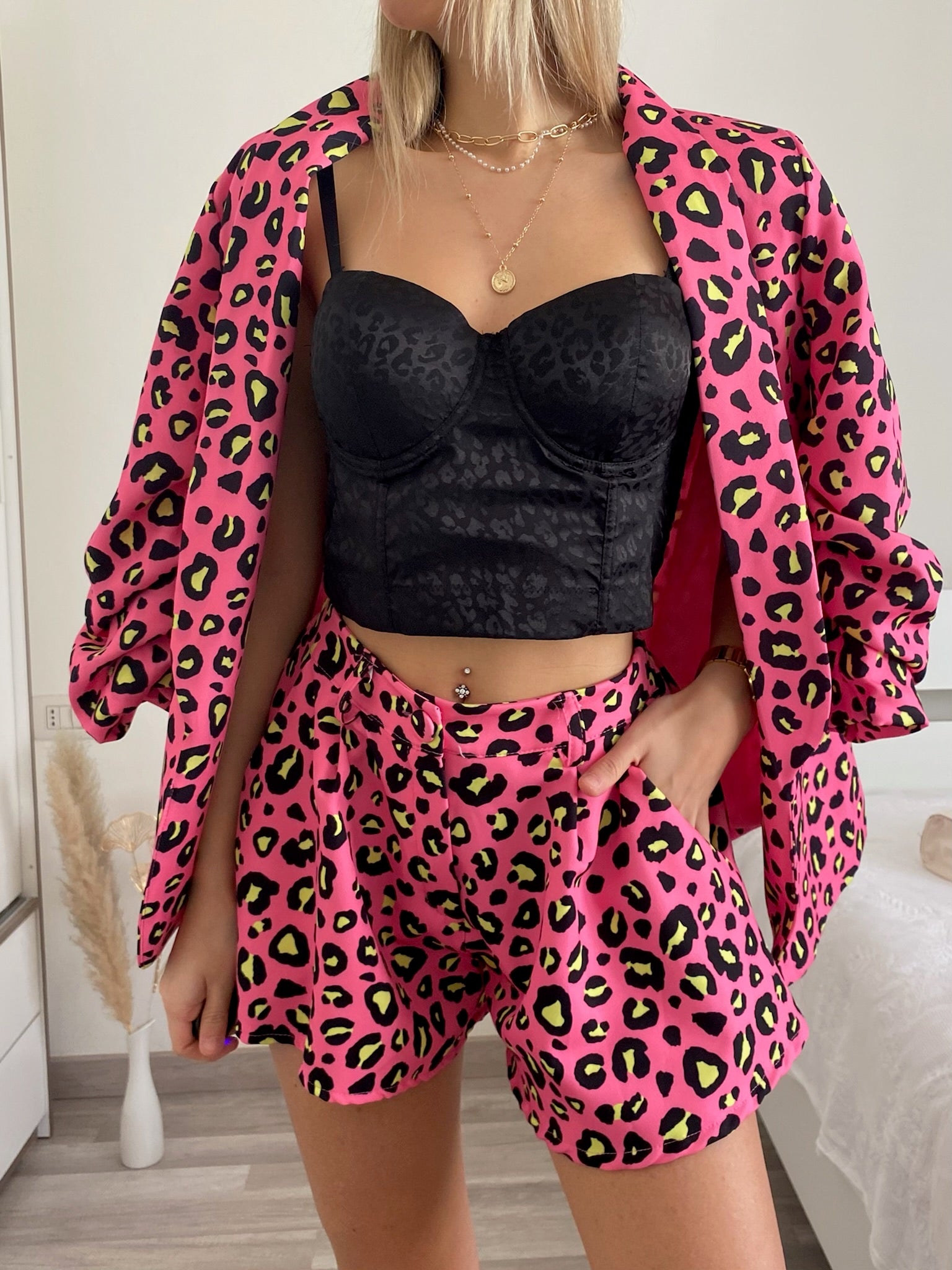 Completo giacca e Short maculato Fuxia - R.a. Boutique 