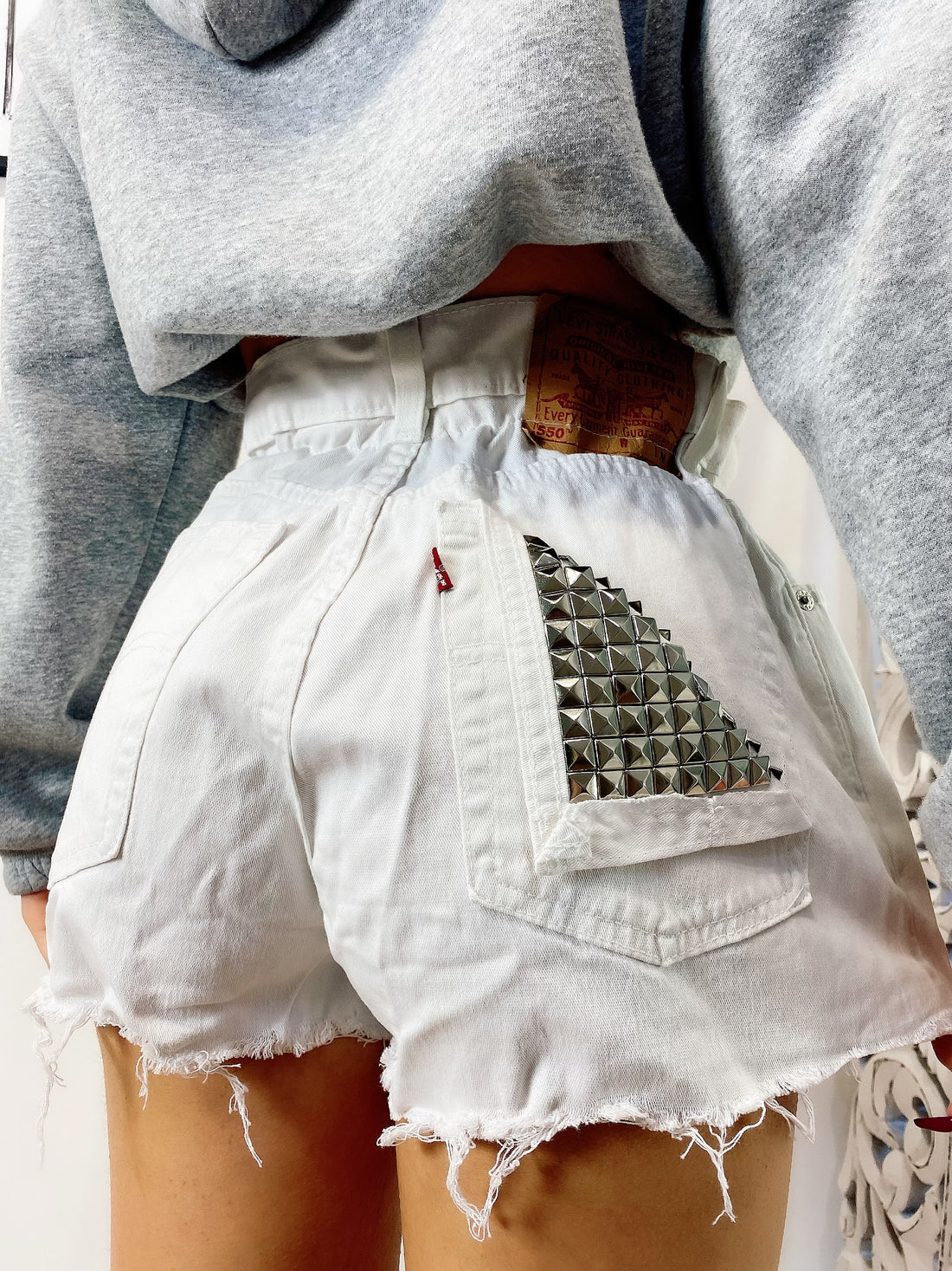 Short Levi’s Vintage bianco con borchie - R.a. Boutique 