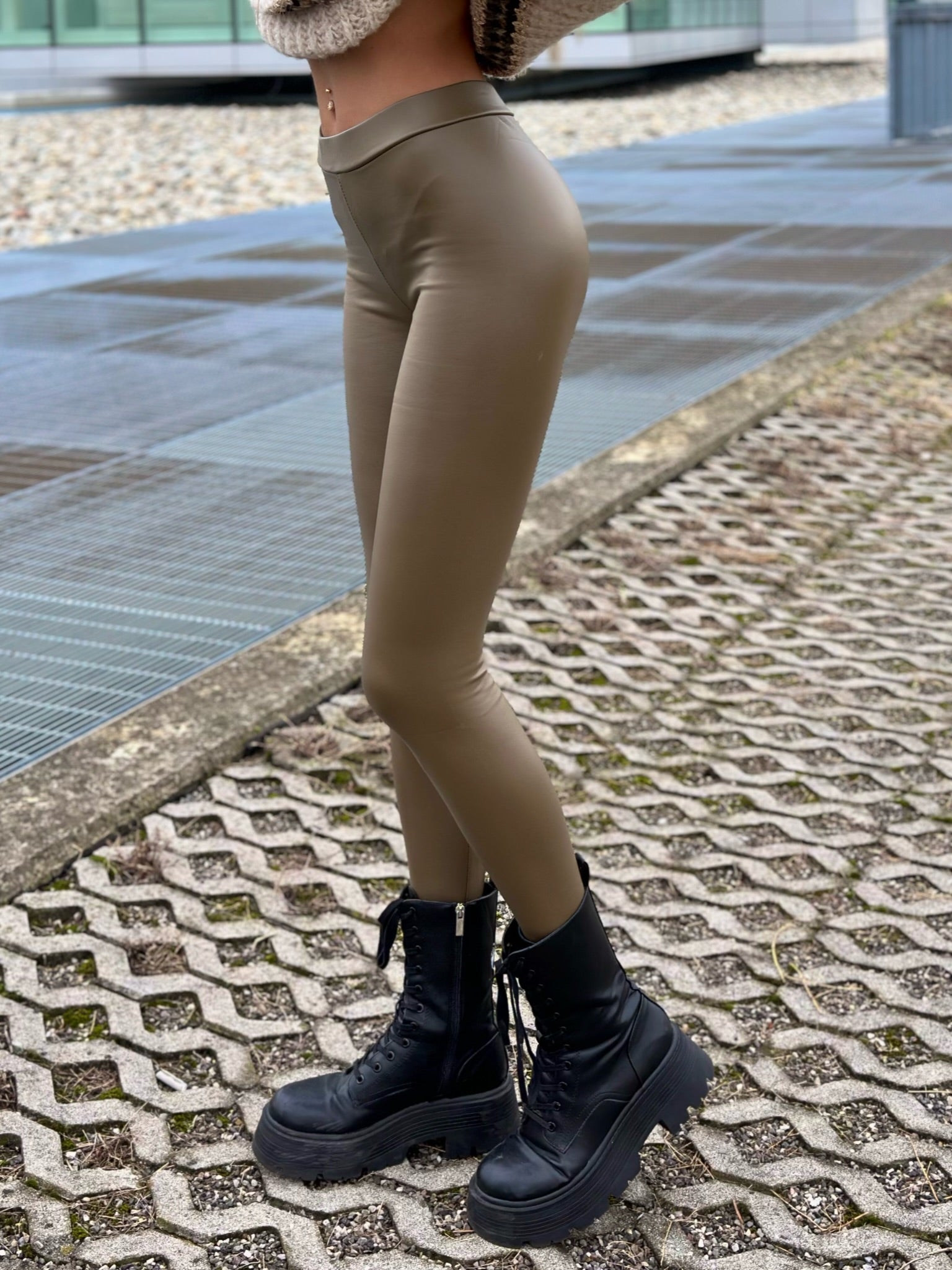 Leggins eco pelle verde militare - R.a. Boutique 