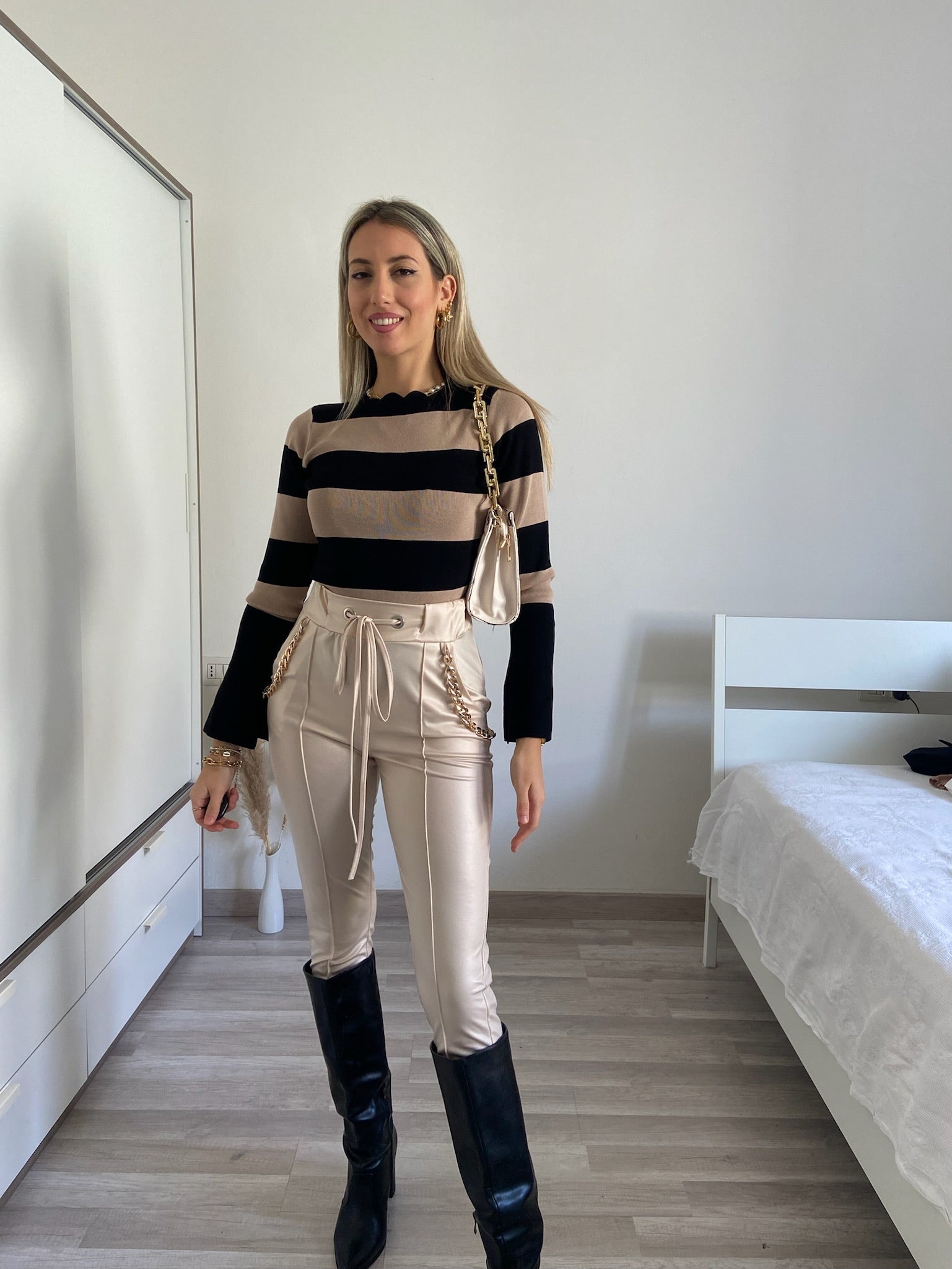 Maglione a righe con spacco nude Nero - R.a. Boutique 