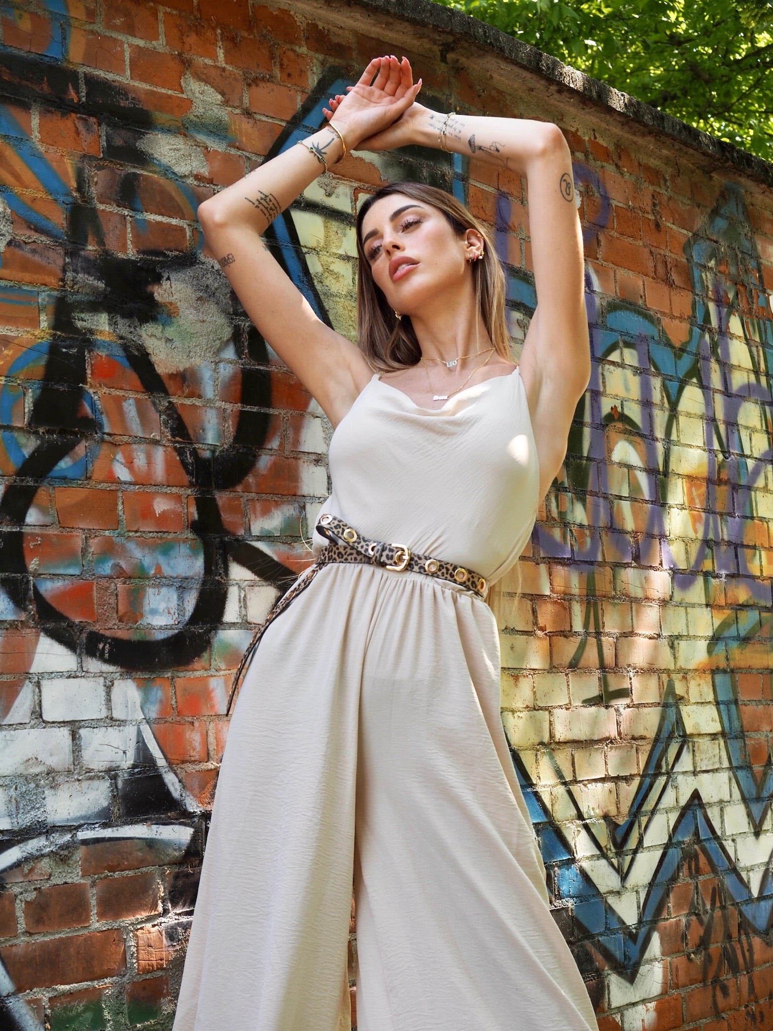 Tuta beige a palazzo spalline in catena - R.a. Boutique 