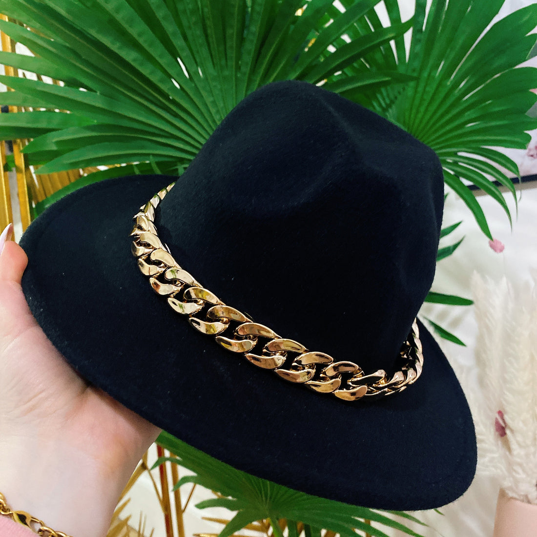 Cappello Nero catena oro - R.a. Boutique 