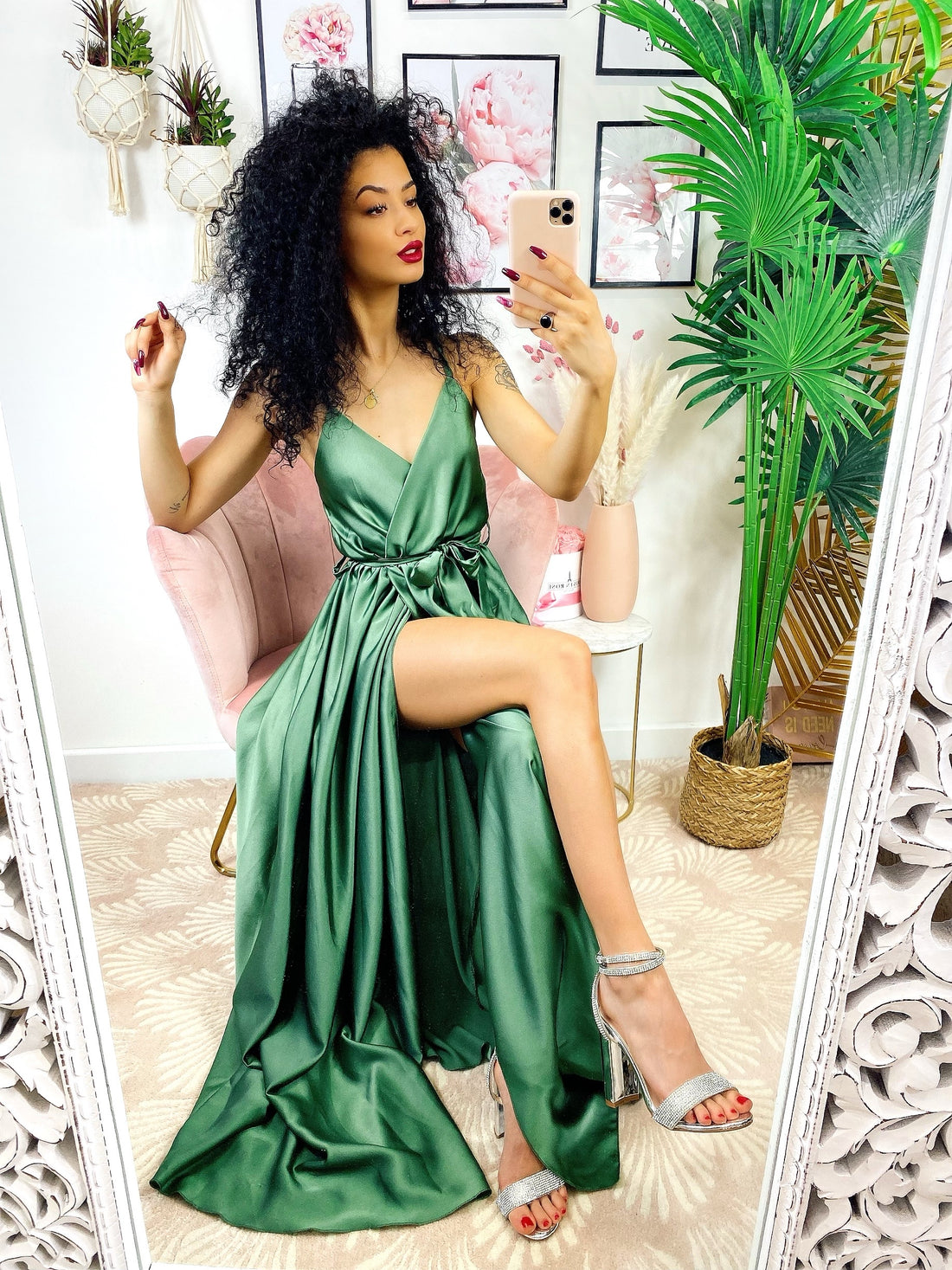 Abito in raso con maxi spacco verde militare - R.a. Boutique 