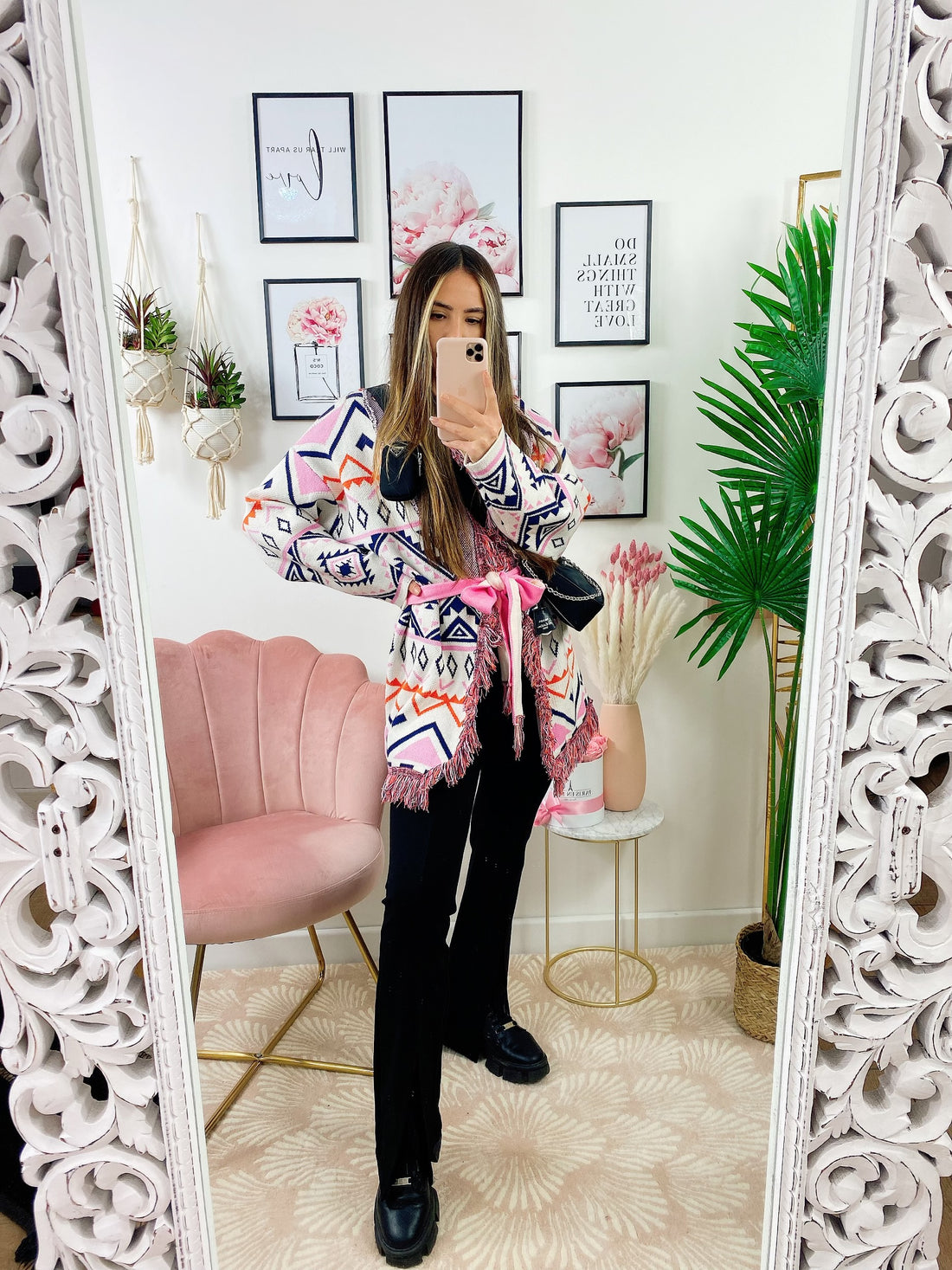 Cardigan A rombi dettagli rosa con frange e cinta - R.a. Boutique 