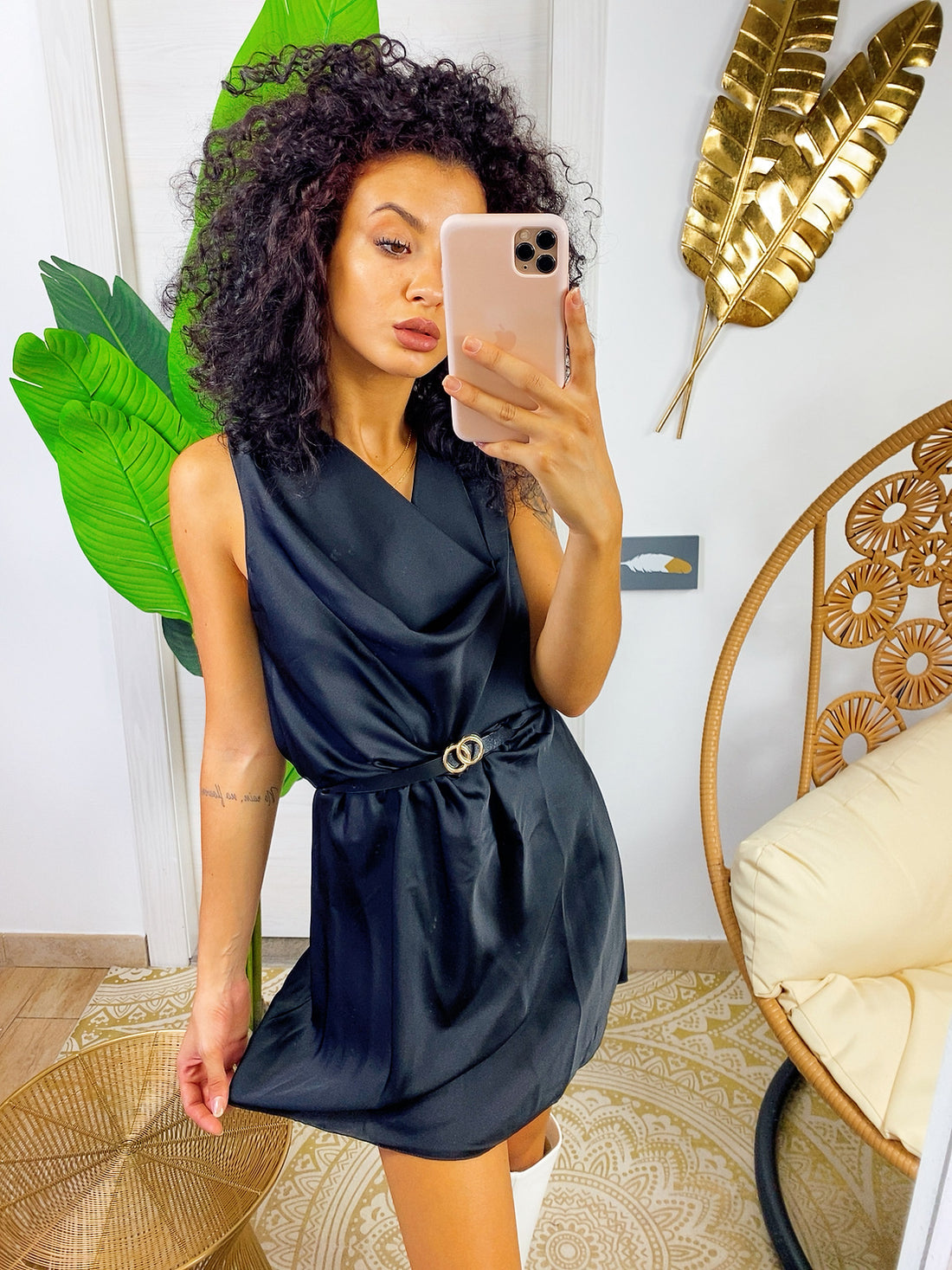 Abito corto nero con cintura - R.a. Boutique 