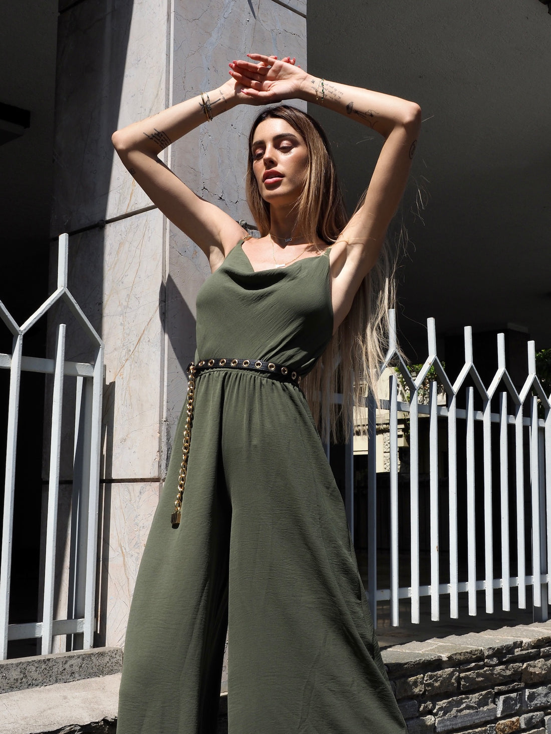 Tuta verde militare a palazzo spalline in catena - R.a. Boutique 