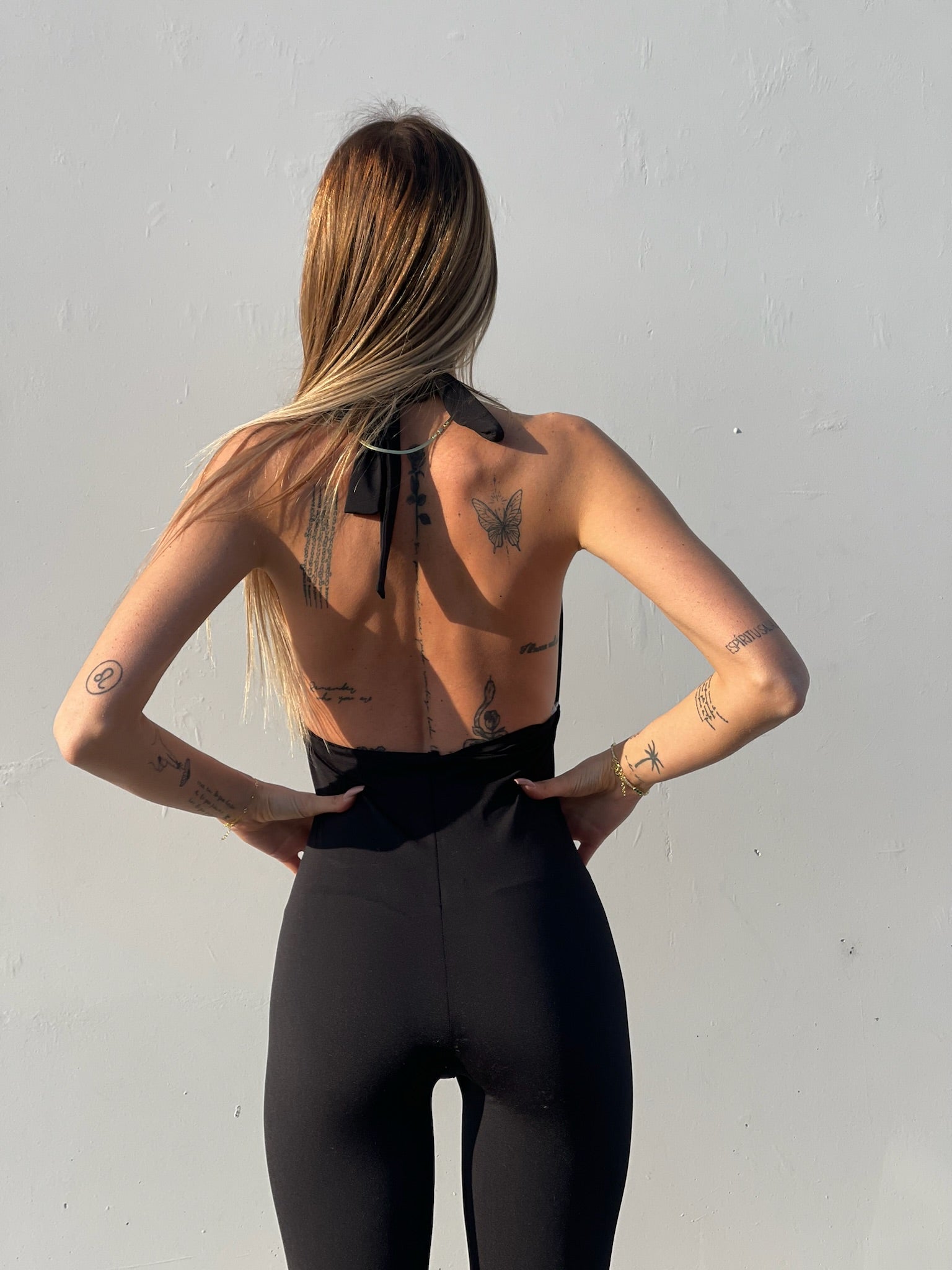 Tuta nera intera con scollatura - R.a. Boutique 