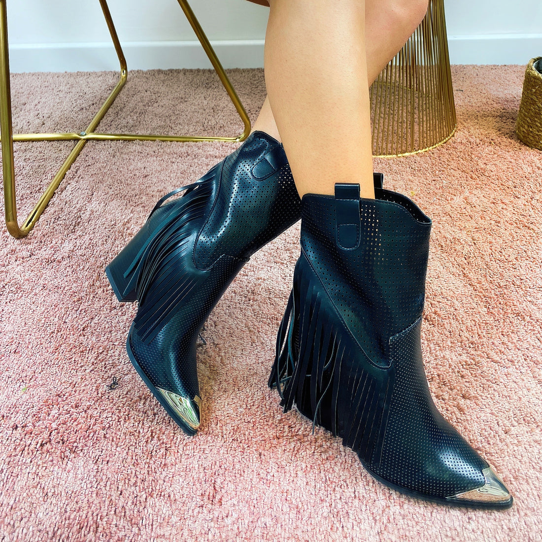 Stivaletti neri con frange e punta specchiata - R.a. Boutique 