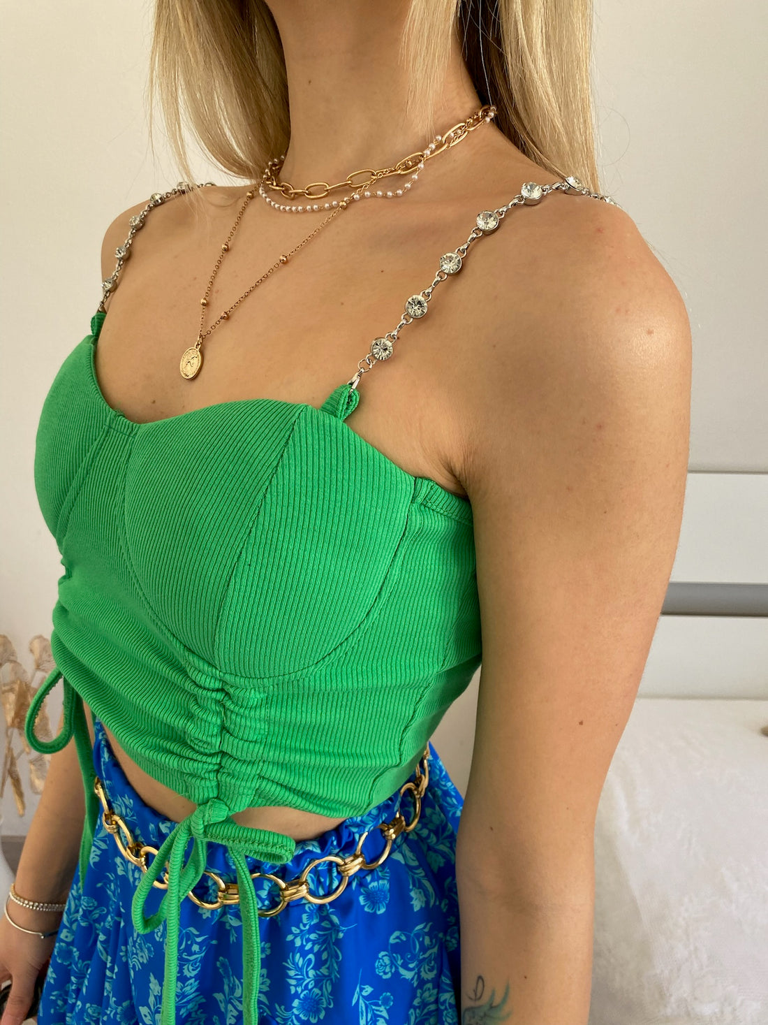 Top verde con spalline in strass - R.a. Boutique 