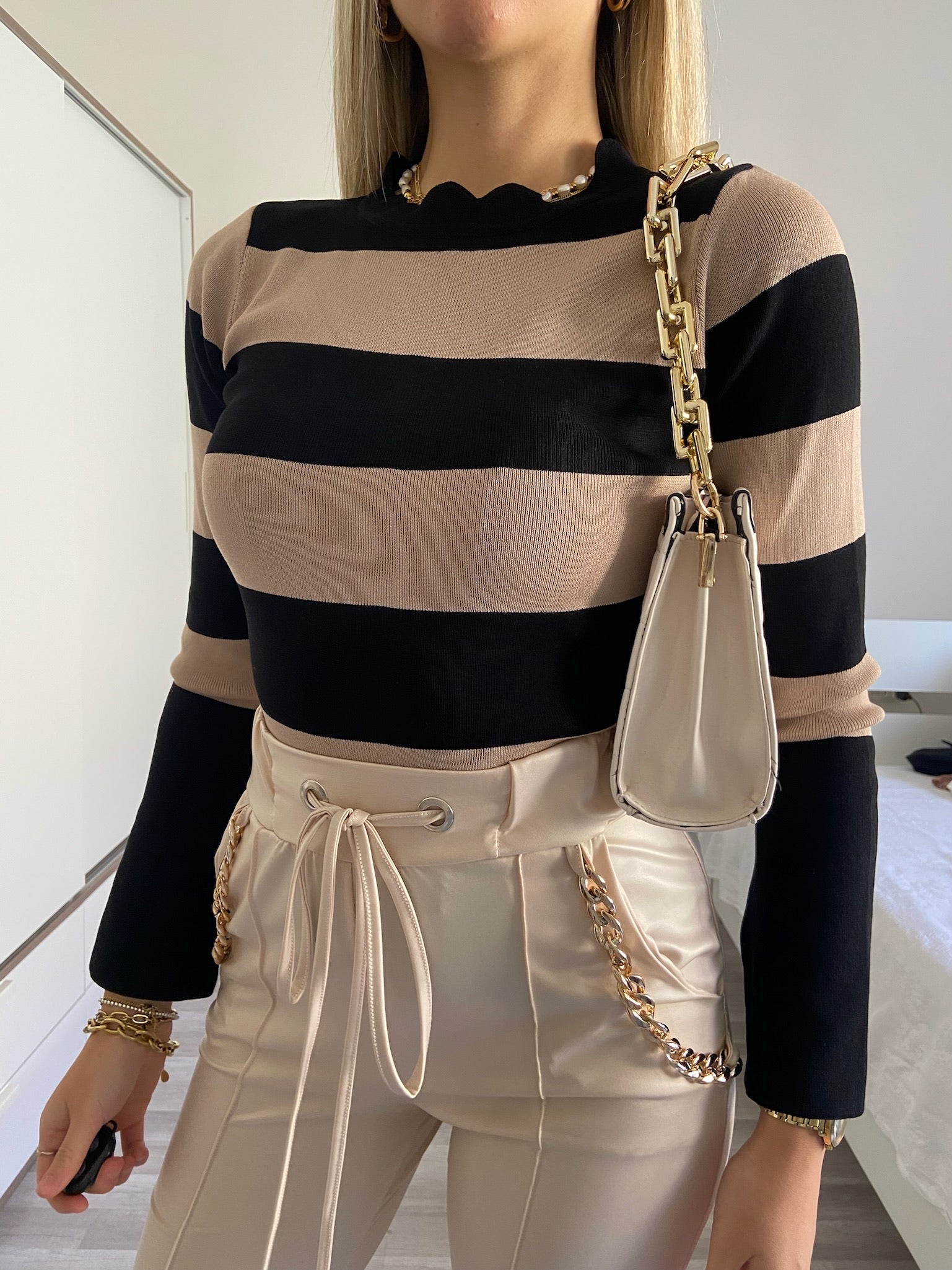 Maglione a righe con spacco nude Nero - R.a. Boutique 