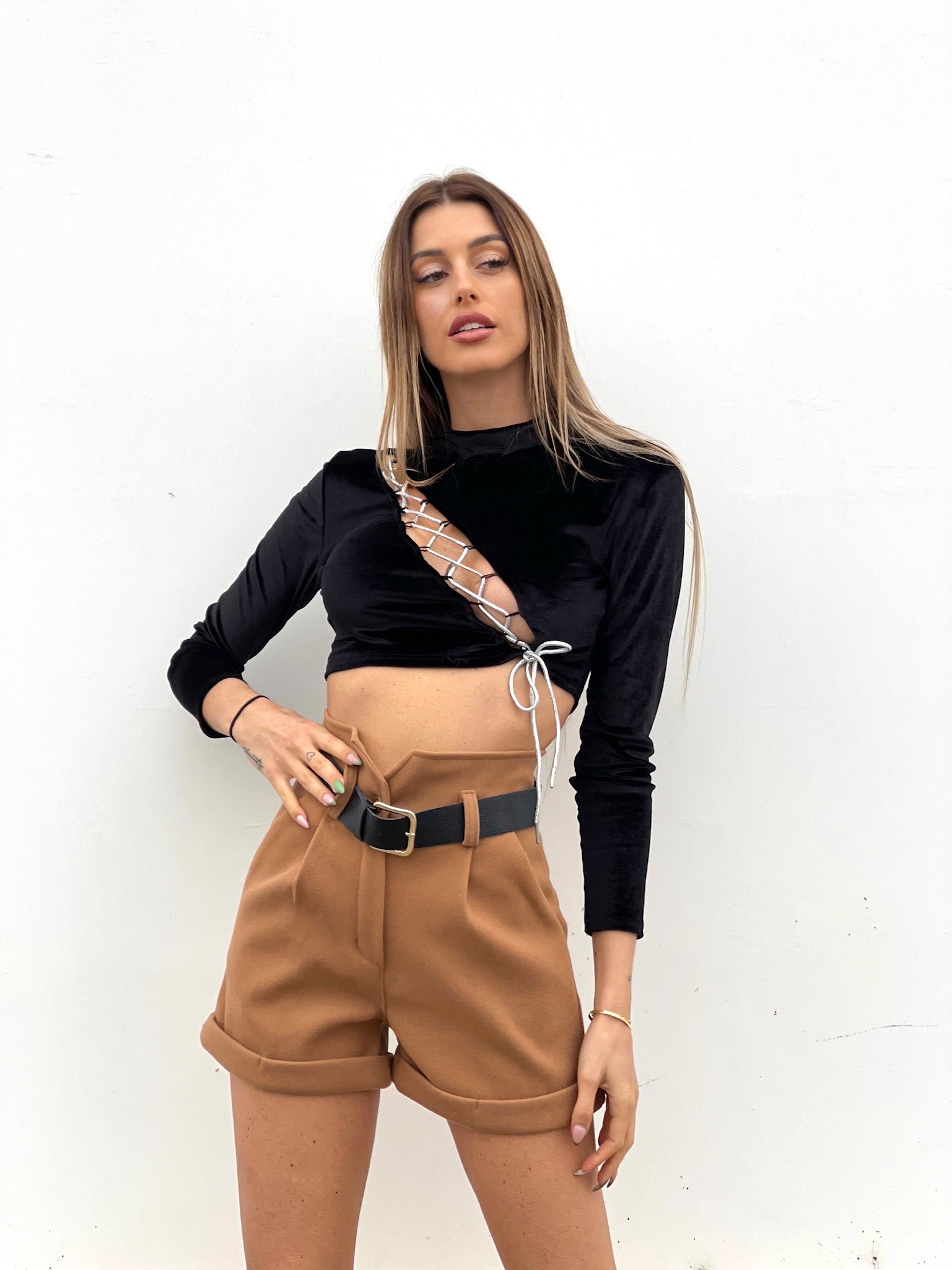 Top nero con stringhe - R.a. Boutique 