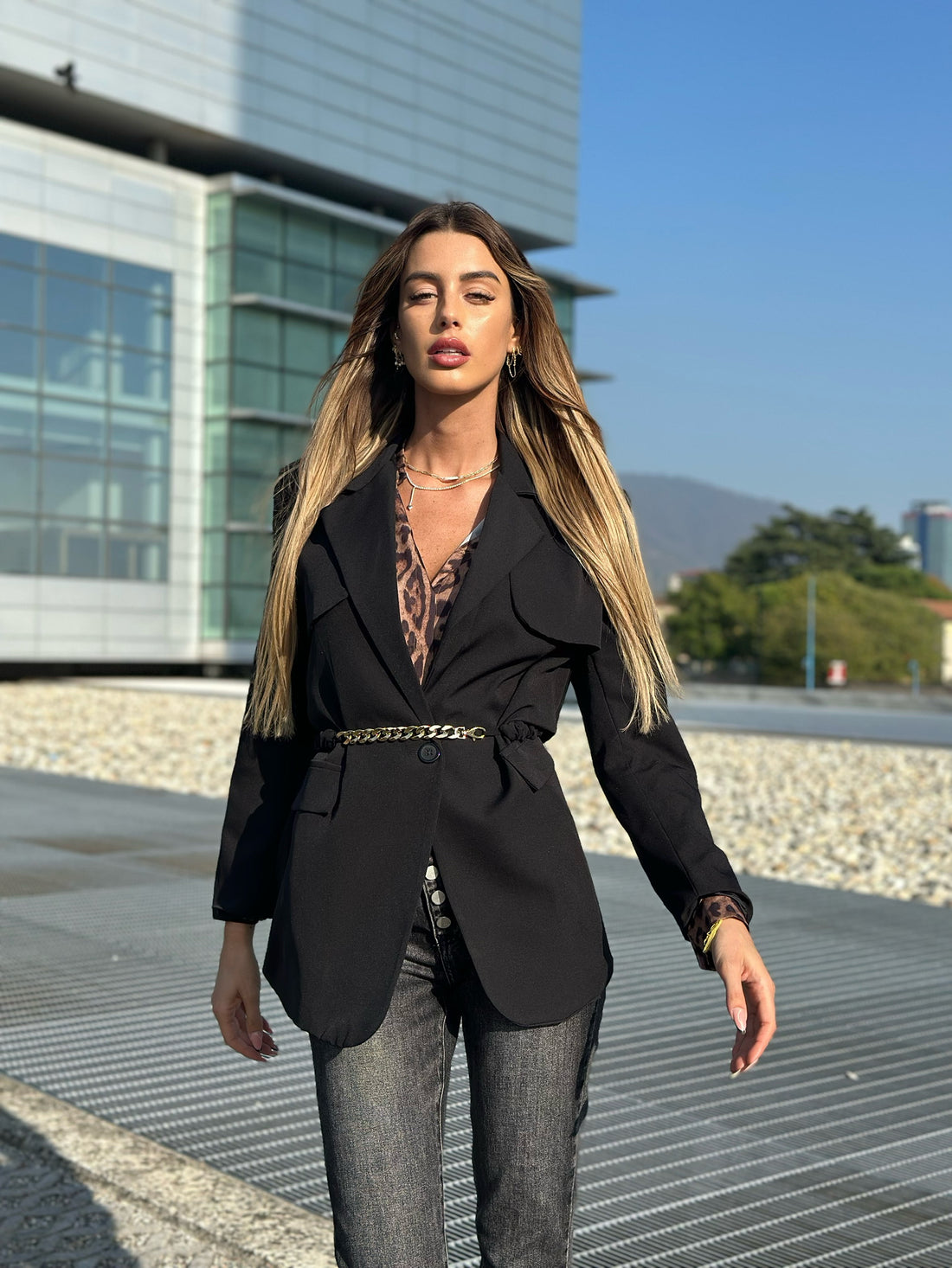 Blazer over nero con cintura - R.a. Boutique 