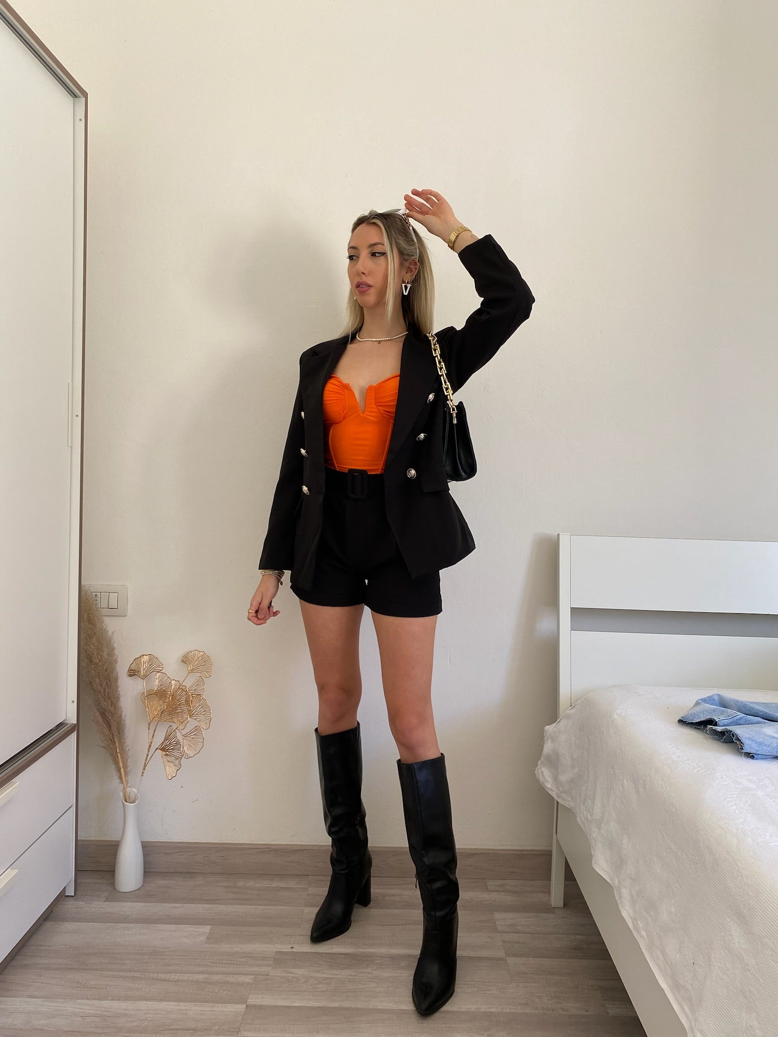 Completo giacca con bottoni e short nero - R.a. Boutique 