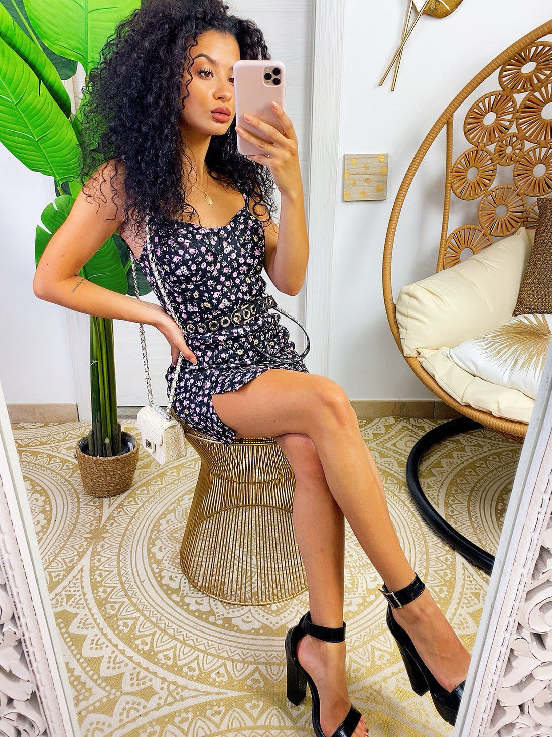 Tubino aderente nero con spacchi e fiorellini - R.a. Boutique 