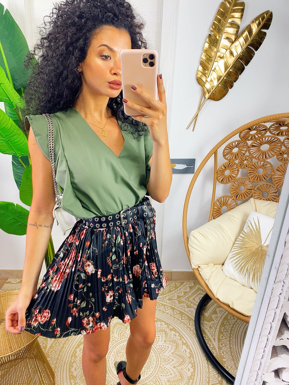 Short a pieghine con fiori piccoli rossi - R.a. Boutique 