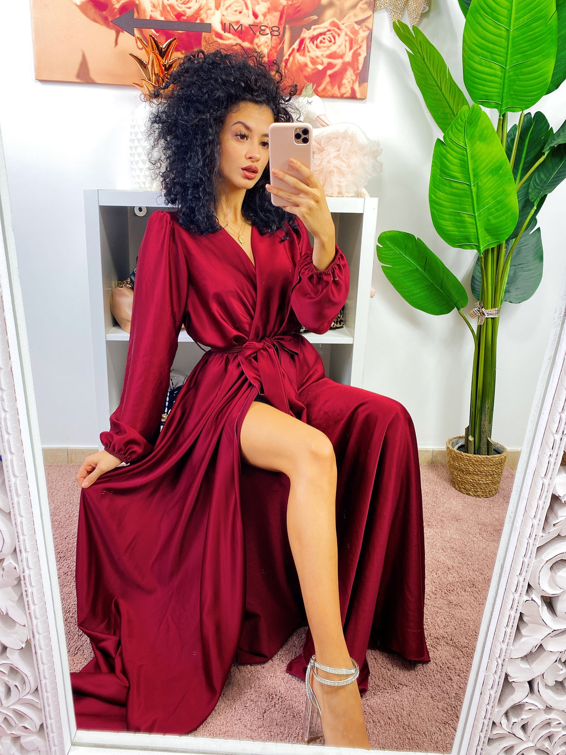 Abito in raso con maxi spacco manica lunga Bordeaux - R.a. Boutique 