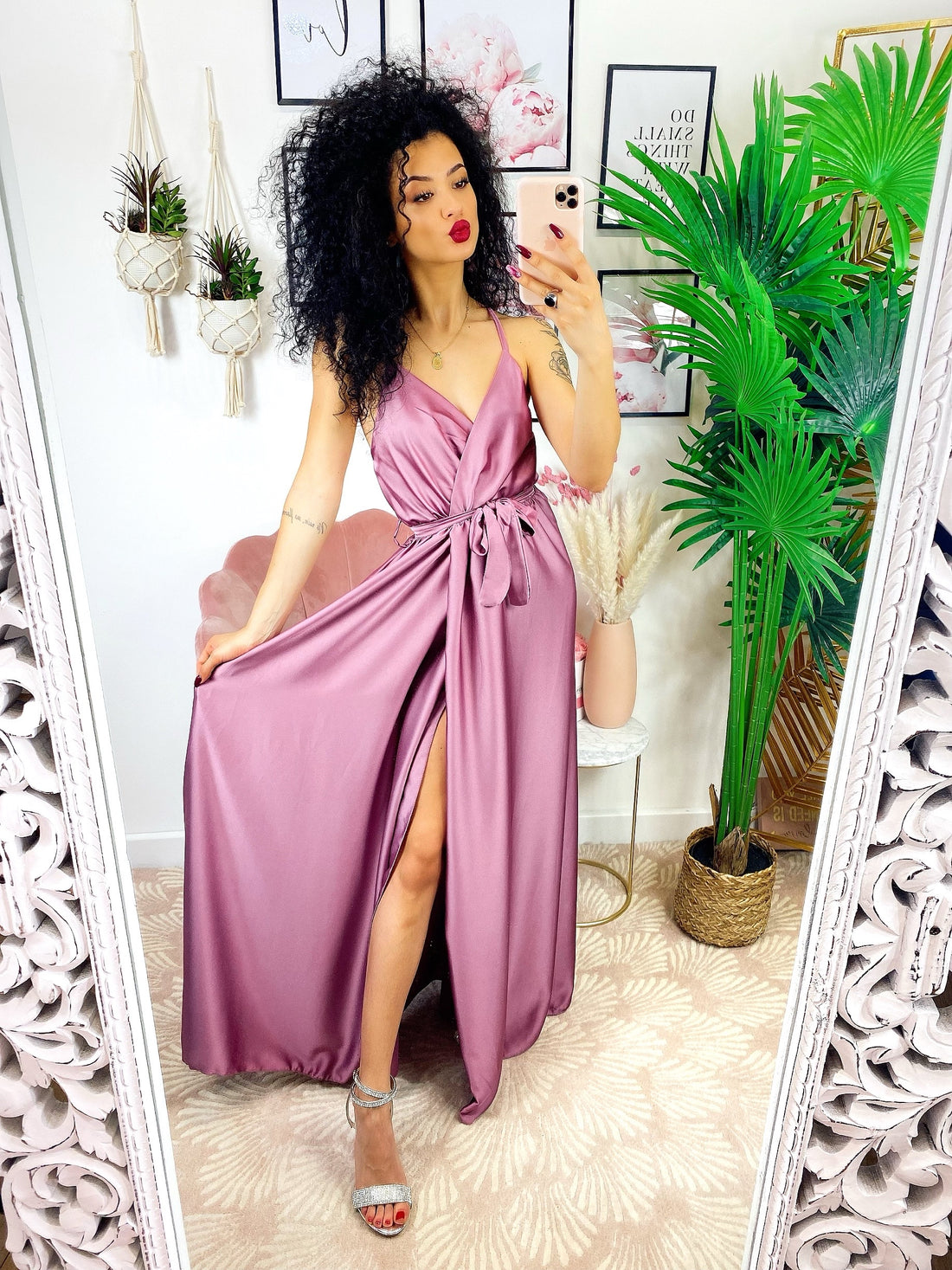 Abito in raso con maxi spacco glicine - R.a. Boutique 