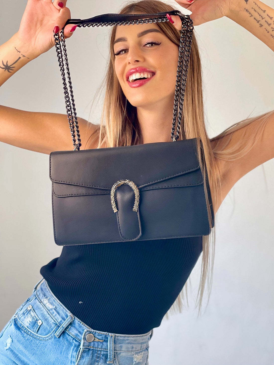 Tracolla nera con ferro di cavallo - R.a. Boutique 