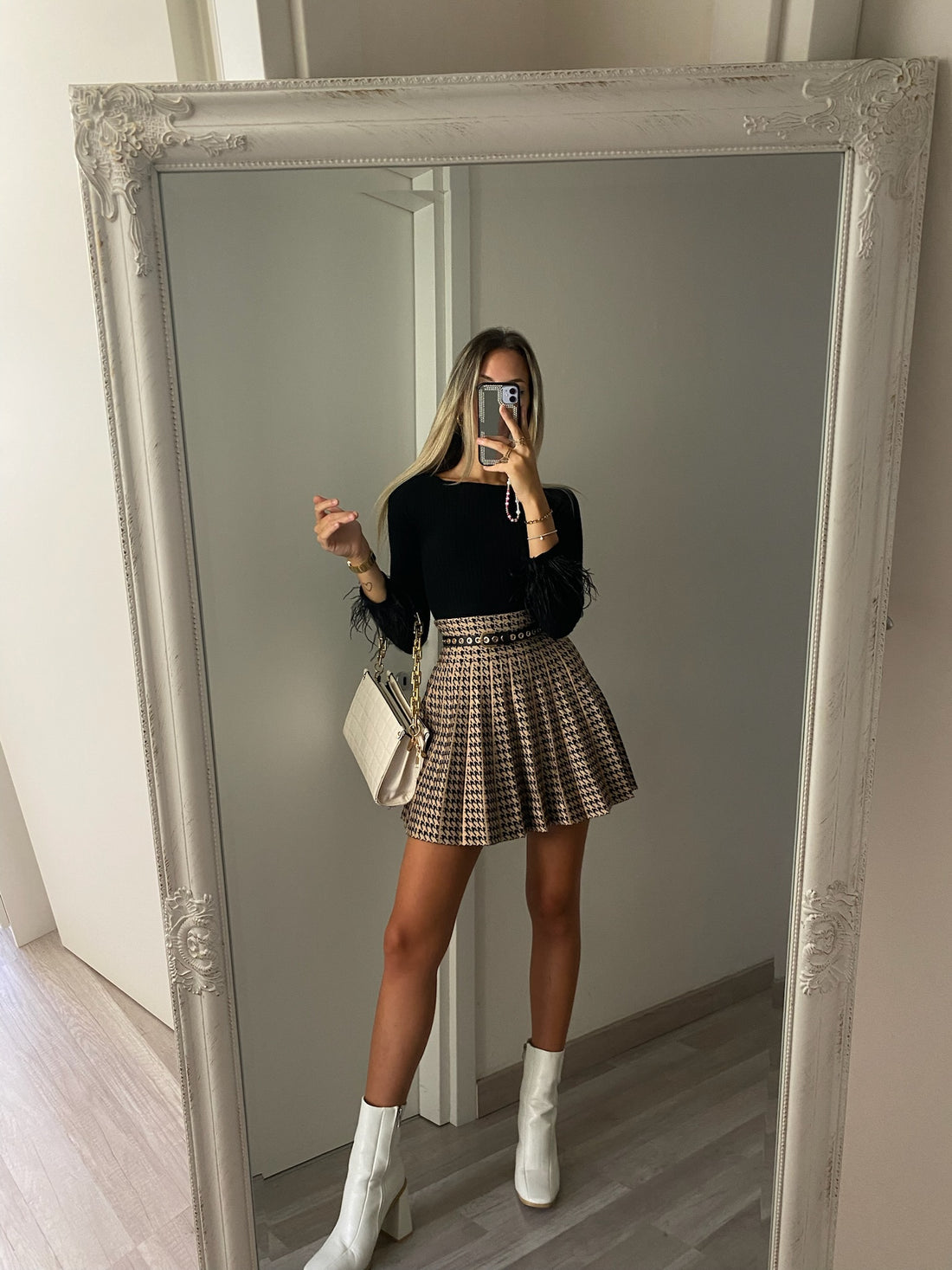 Maglioncino crop nero con piume - R.a. Boutique 