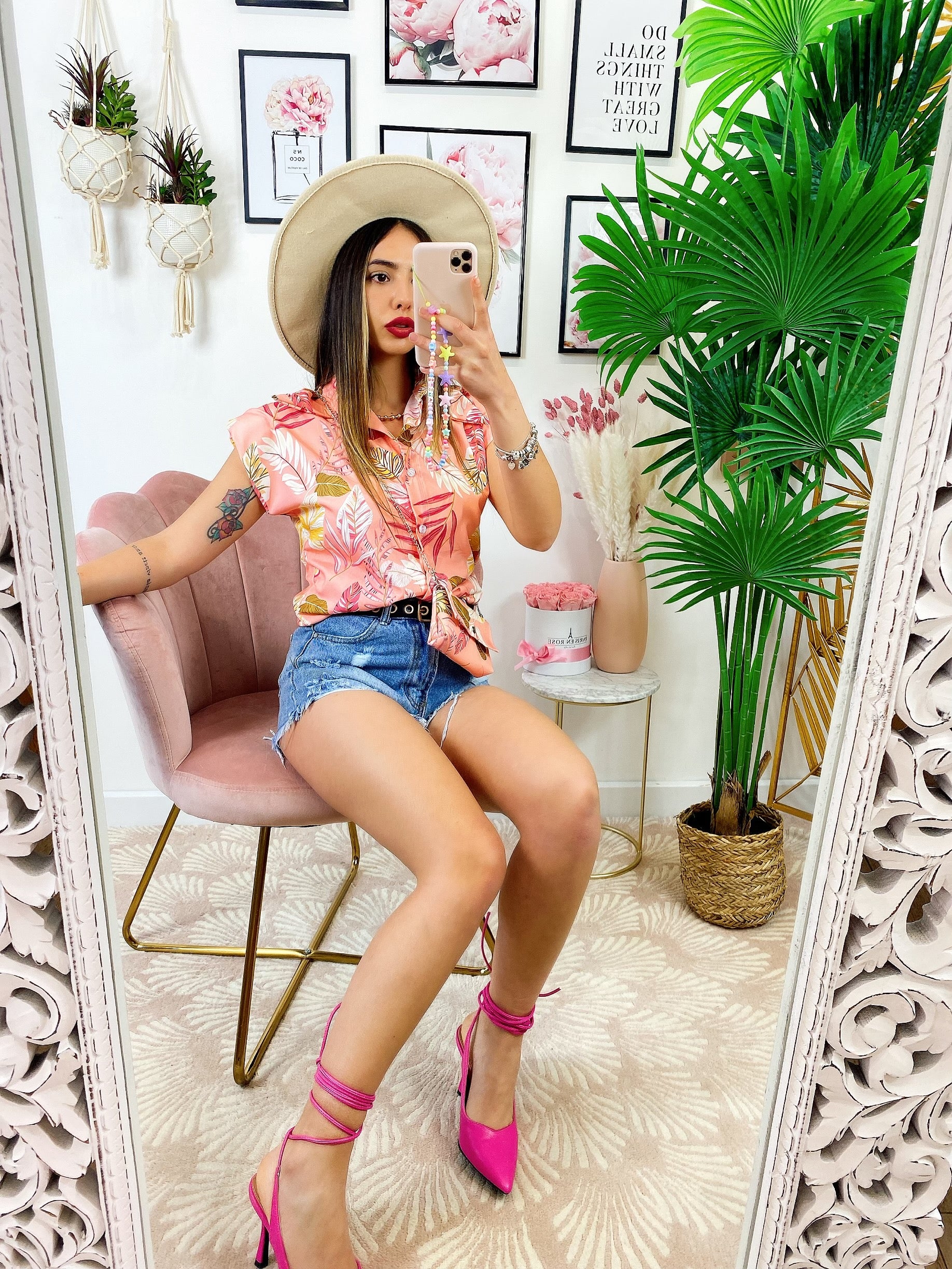 Camicia smanicata floreale con borsetta base Rosa - R.a. Boutique 