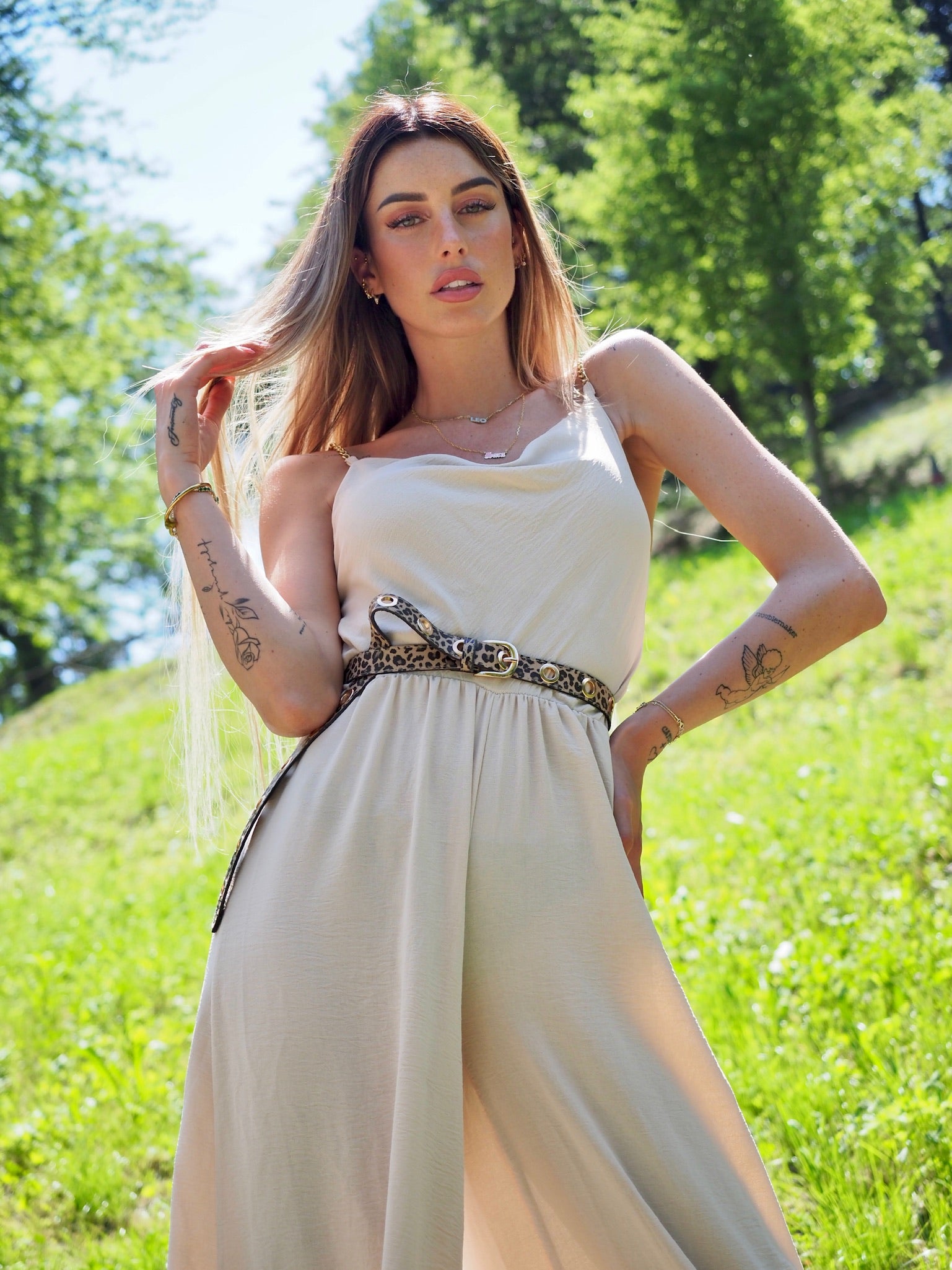 Tuta beige a palazzo spalline in catena - R.a. Boutique 