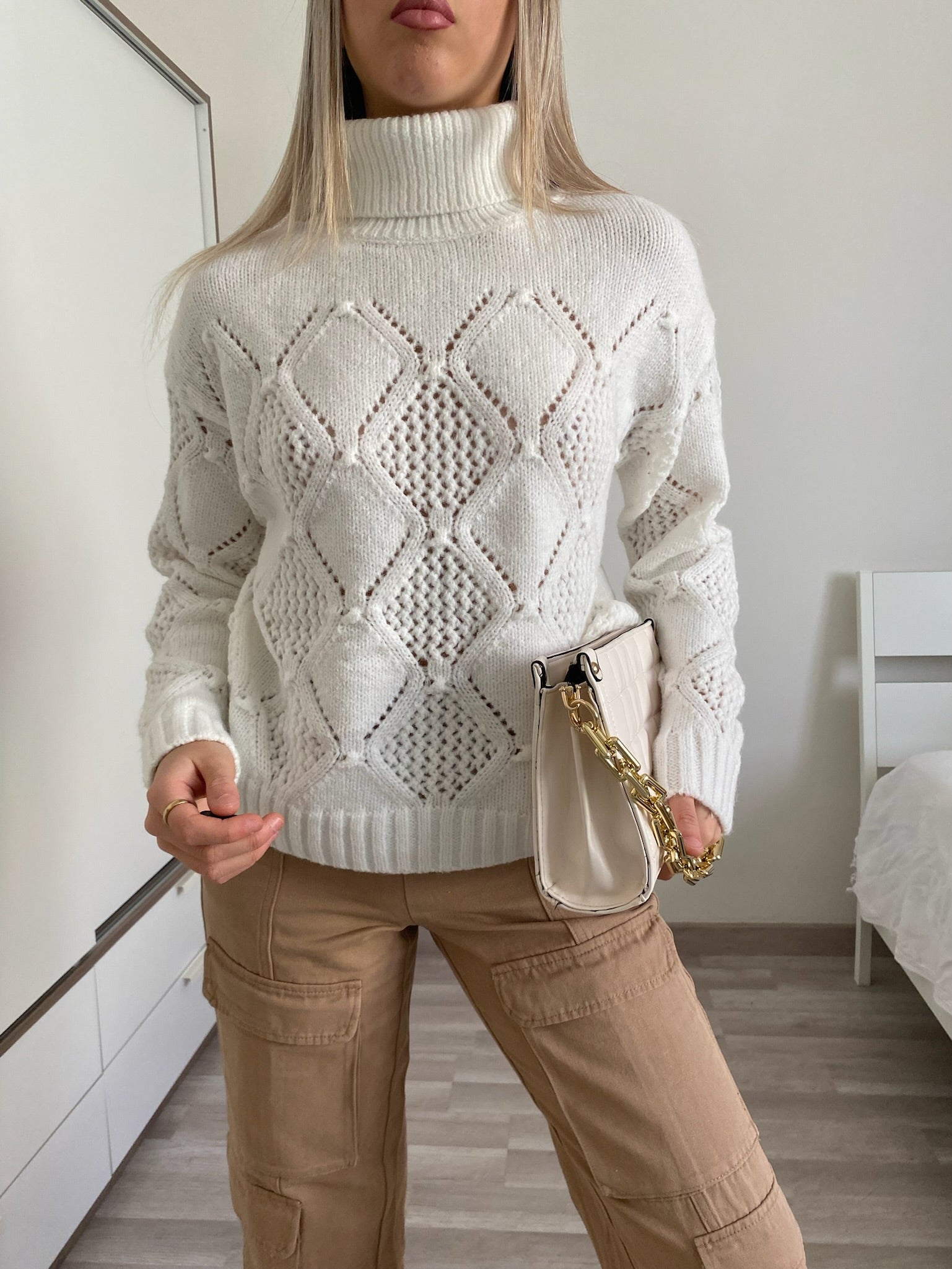 Pull bianco a collo alto - R.a. Boutique 