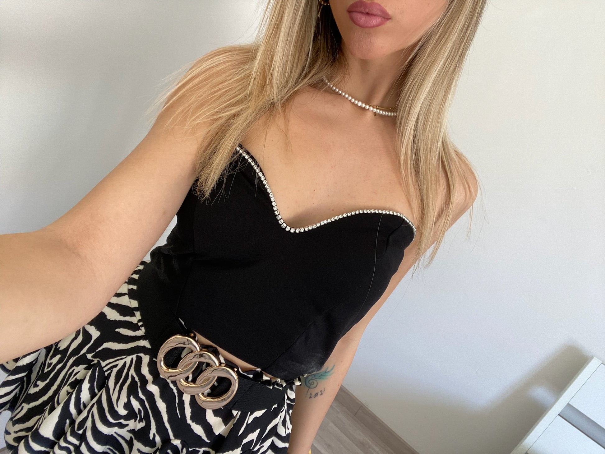 Top scollo a cuore con strass nero - R.a. Boutique 