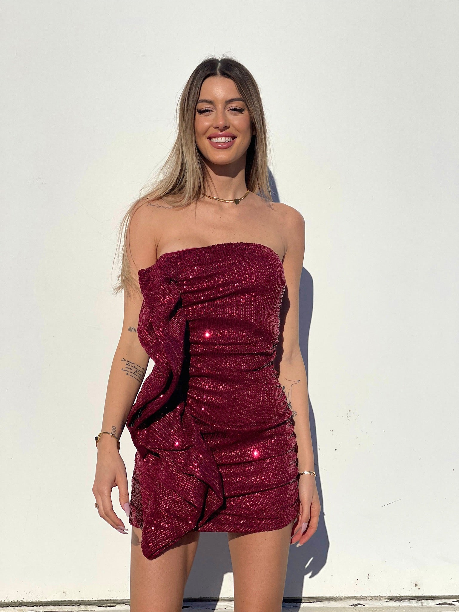 Abito Bordeaux con paillettes e maxi Rouches - R.a. Boutique 