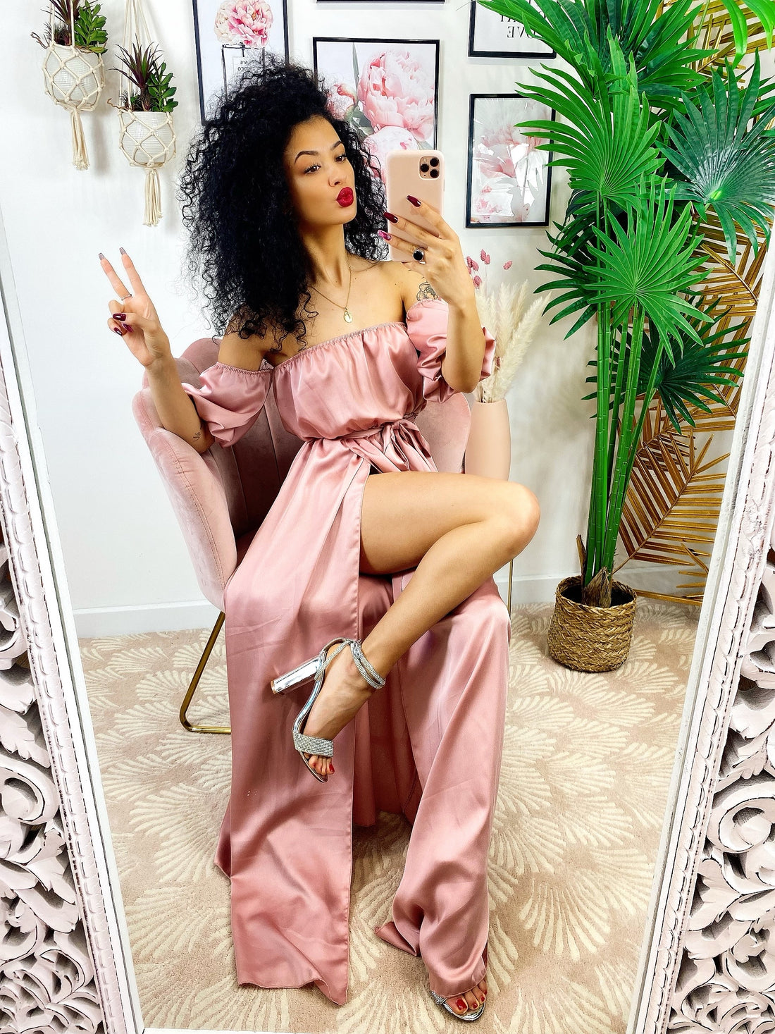 Abito in raso con maxi spacco rosa - R.a. Boutique 