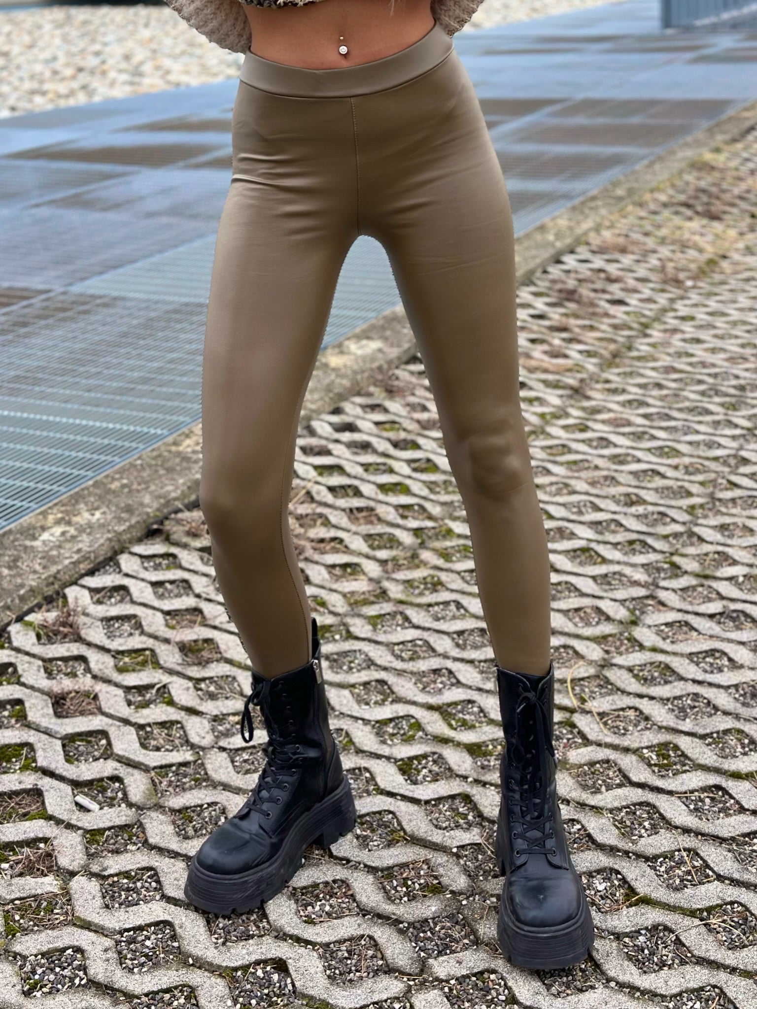 Leggins eco pelle verde militare - R.a. Boutique 