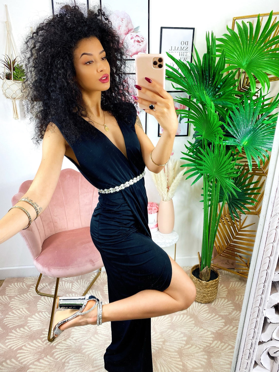 Abito aderente con scollo a V e spacco nero - R.a. Boutique 