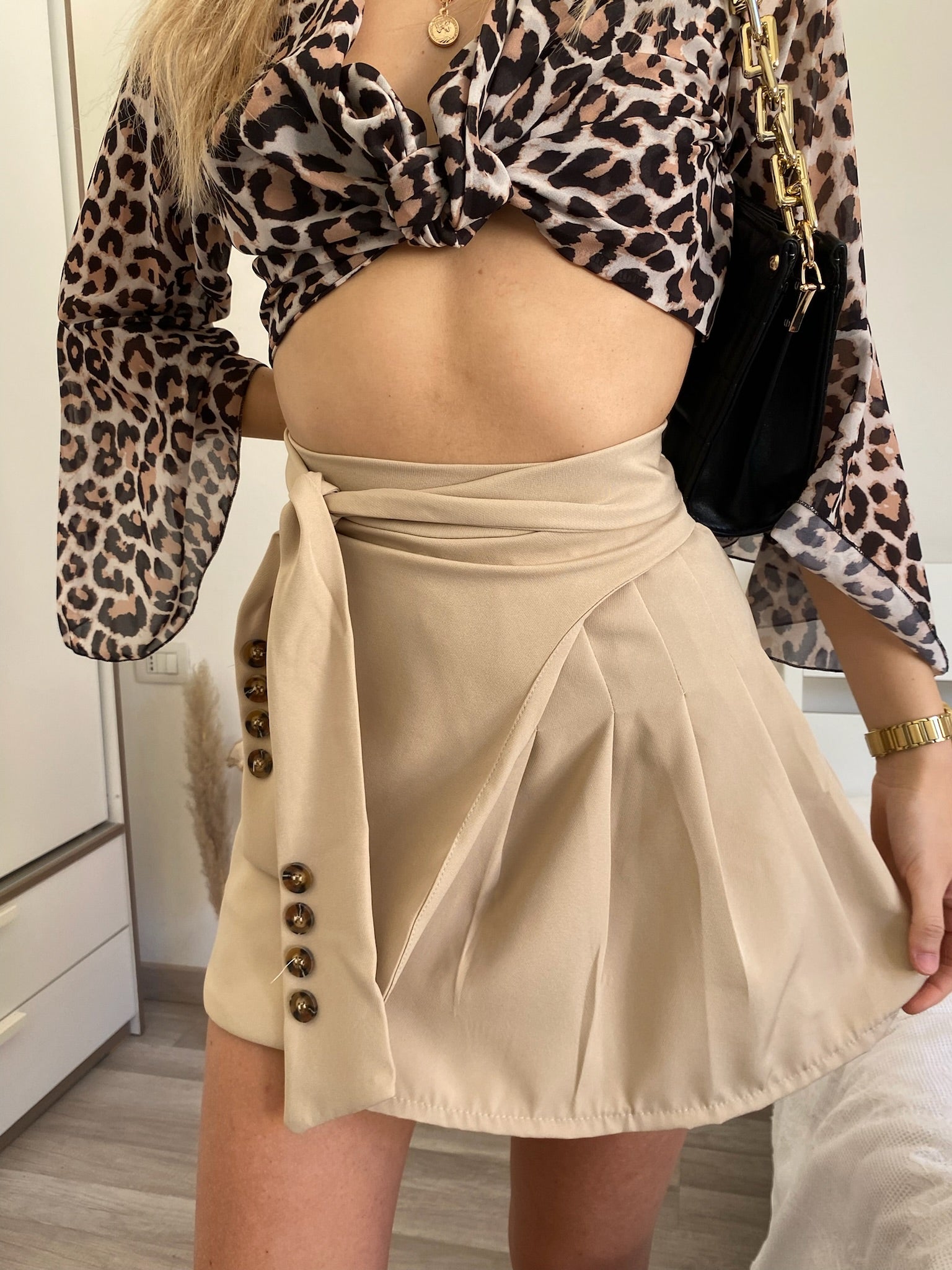 Gonna beige a pieghine con fiocco - R.a. Boutique 