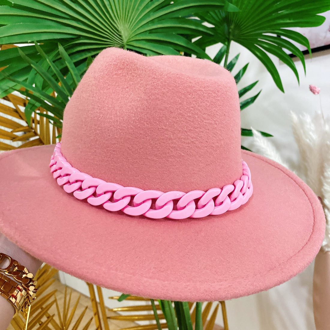 Cappello rosa con catena - R.a. Boutique 