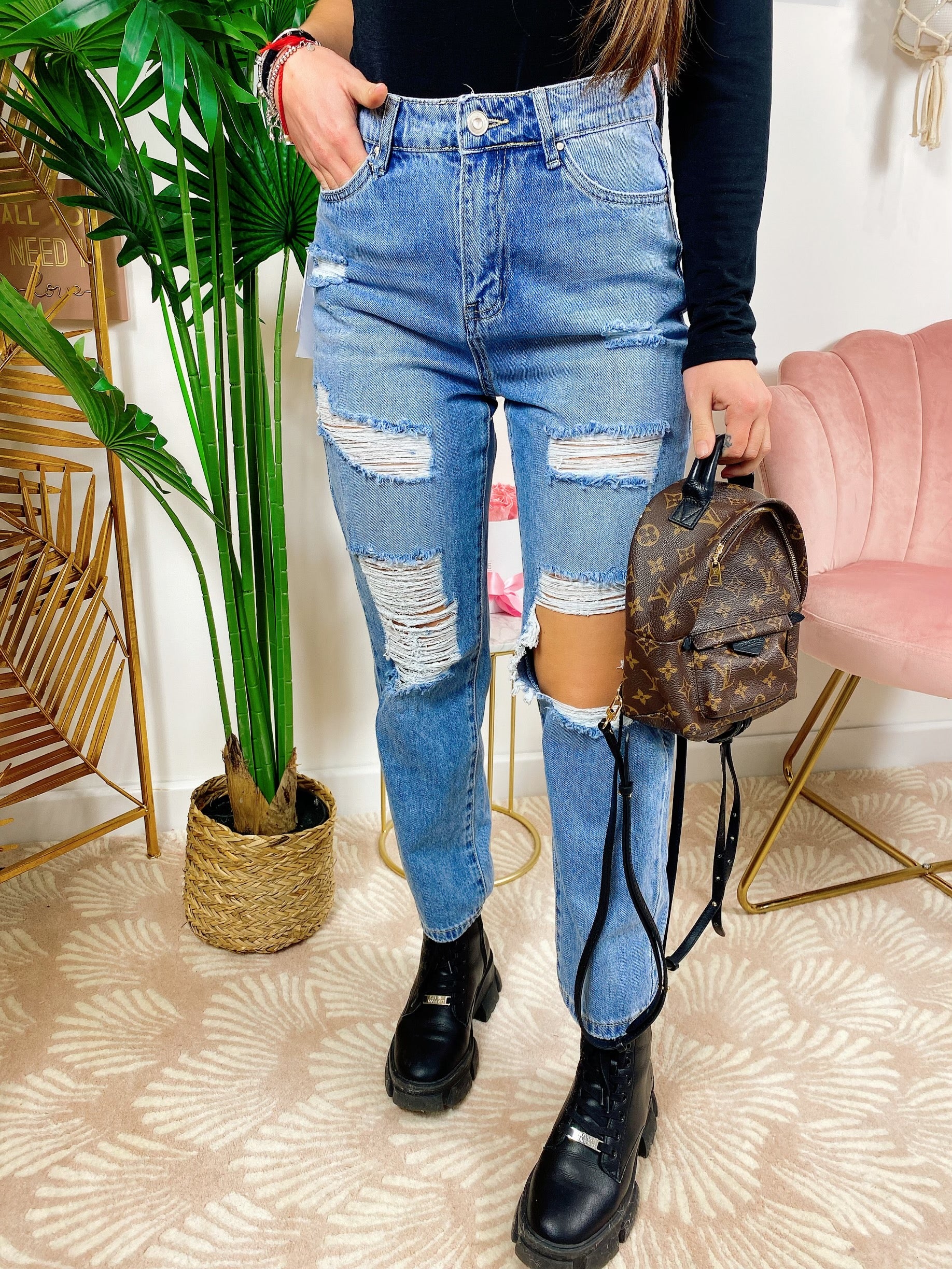 Jeans con strappi - R.a. Boutique 