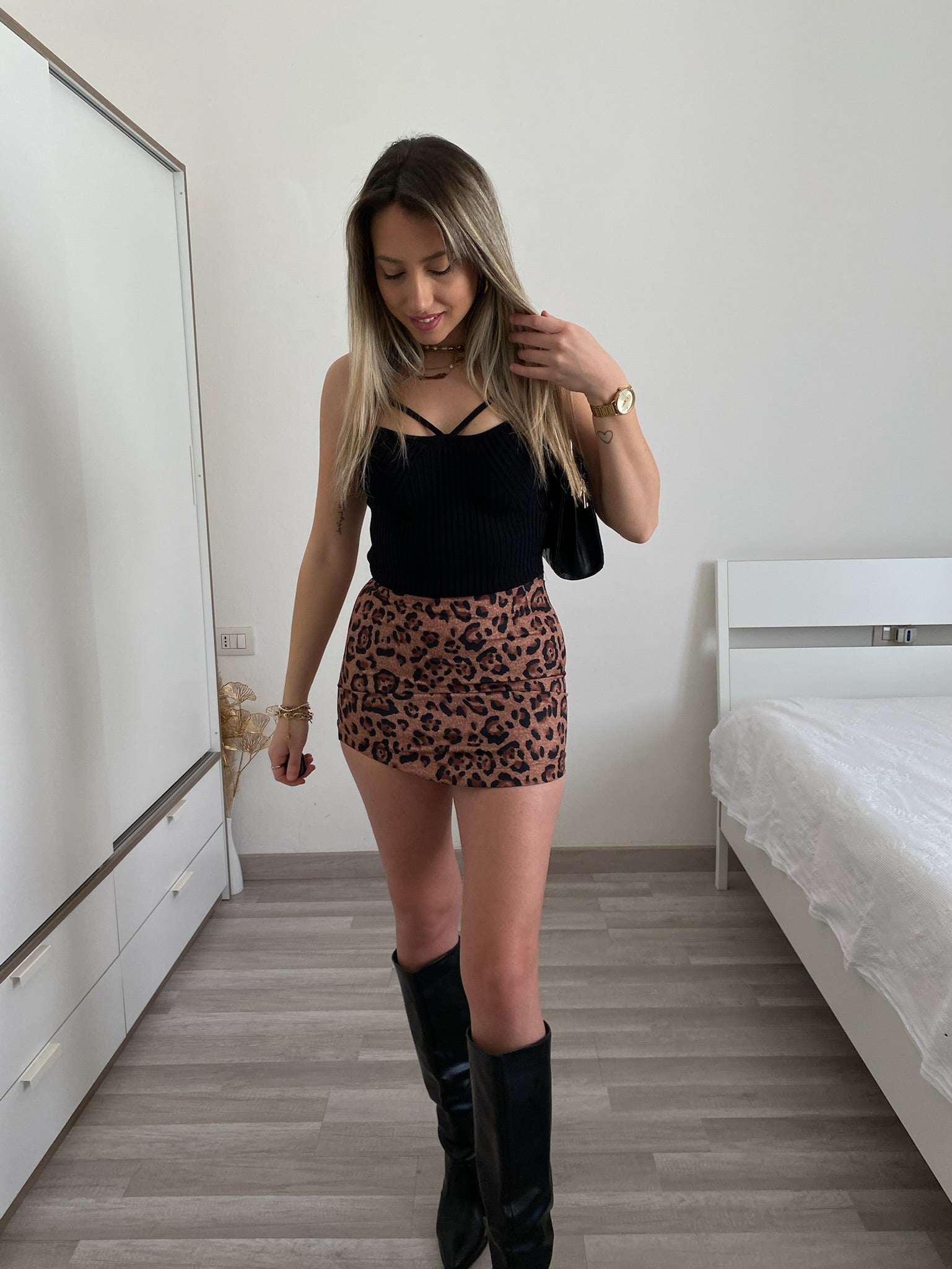 Top nero con anelli oro - R.a. Boutique 