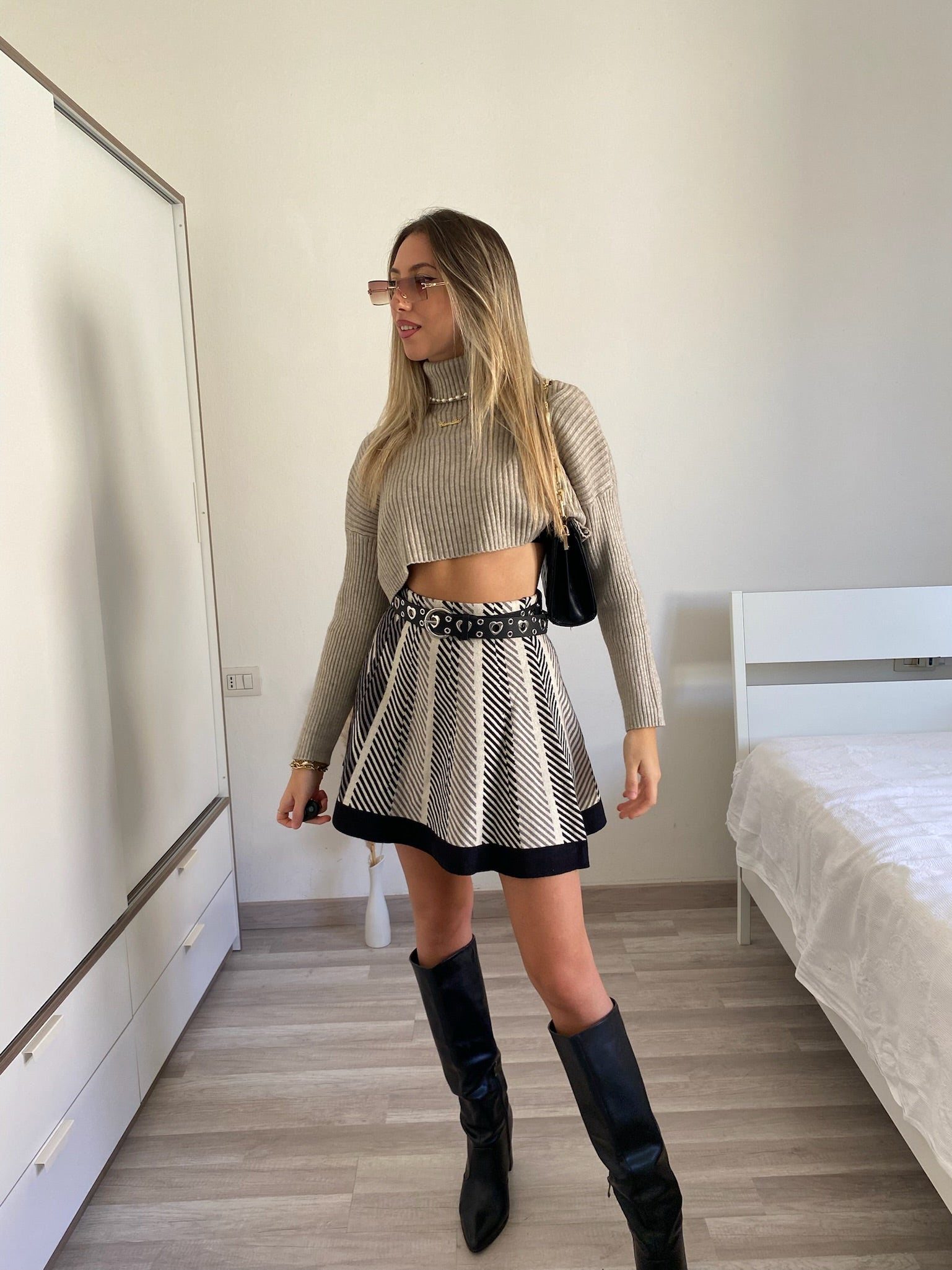 Maglione crop beige - R.a. Boutique 