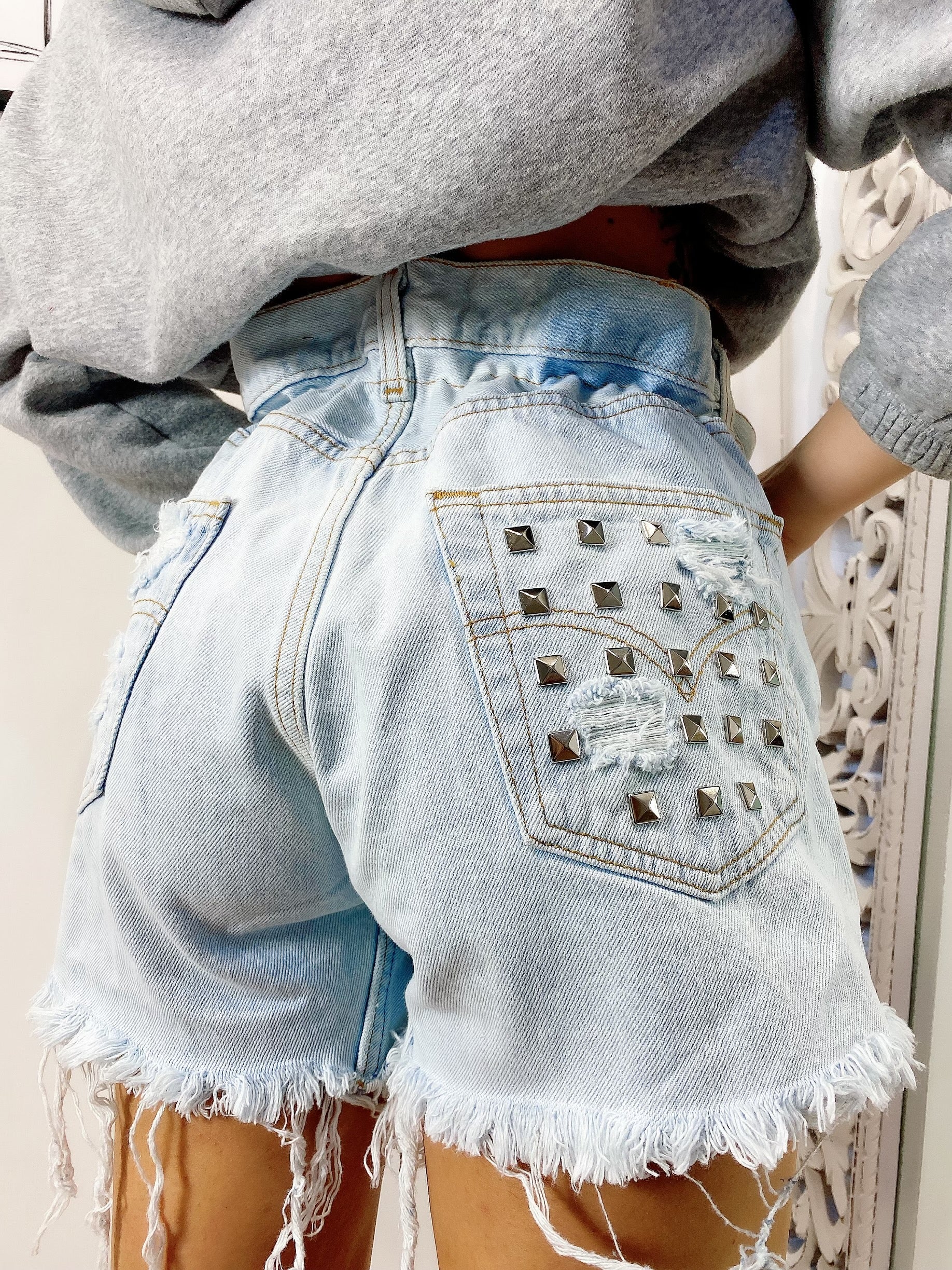 Short Levi’s Vintage bagno chiaro con borchie - R.a. Boutique 