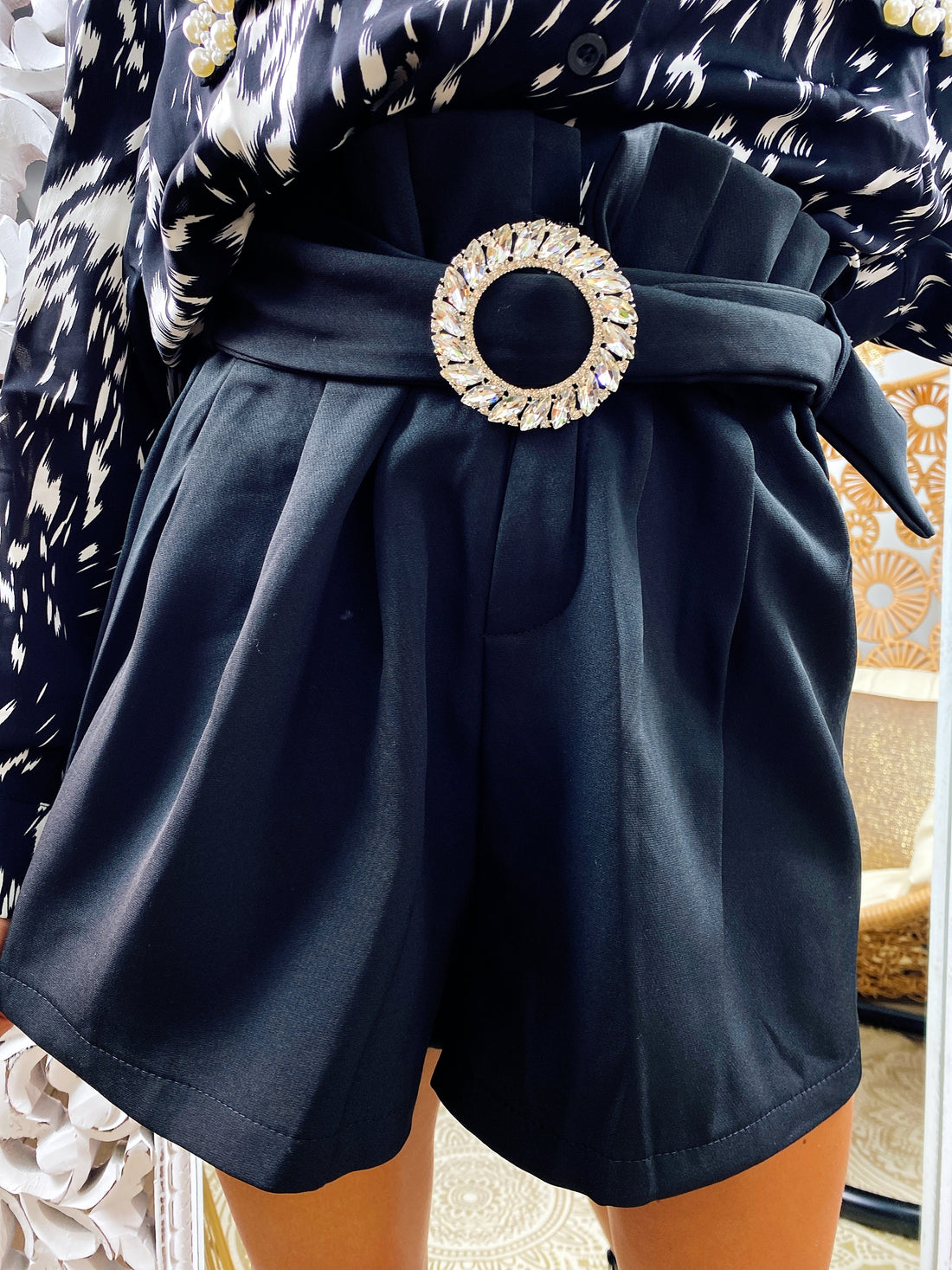 Short nero con cintura gioiello - R.a. Boutique 