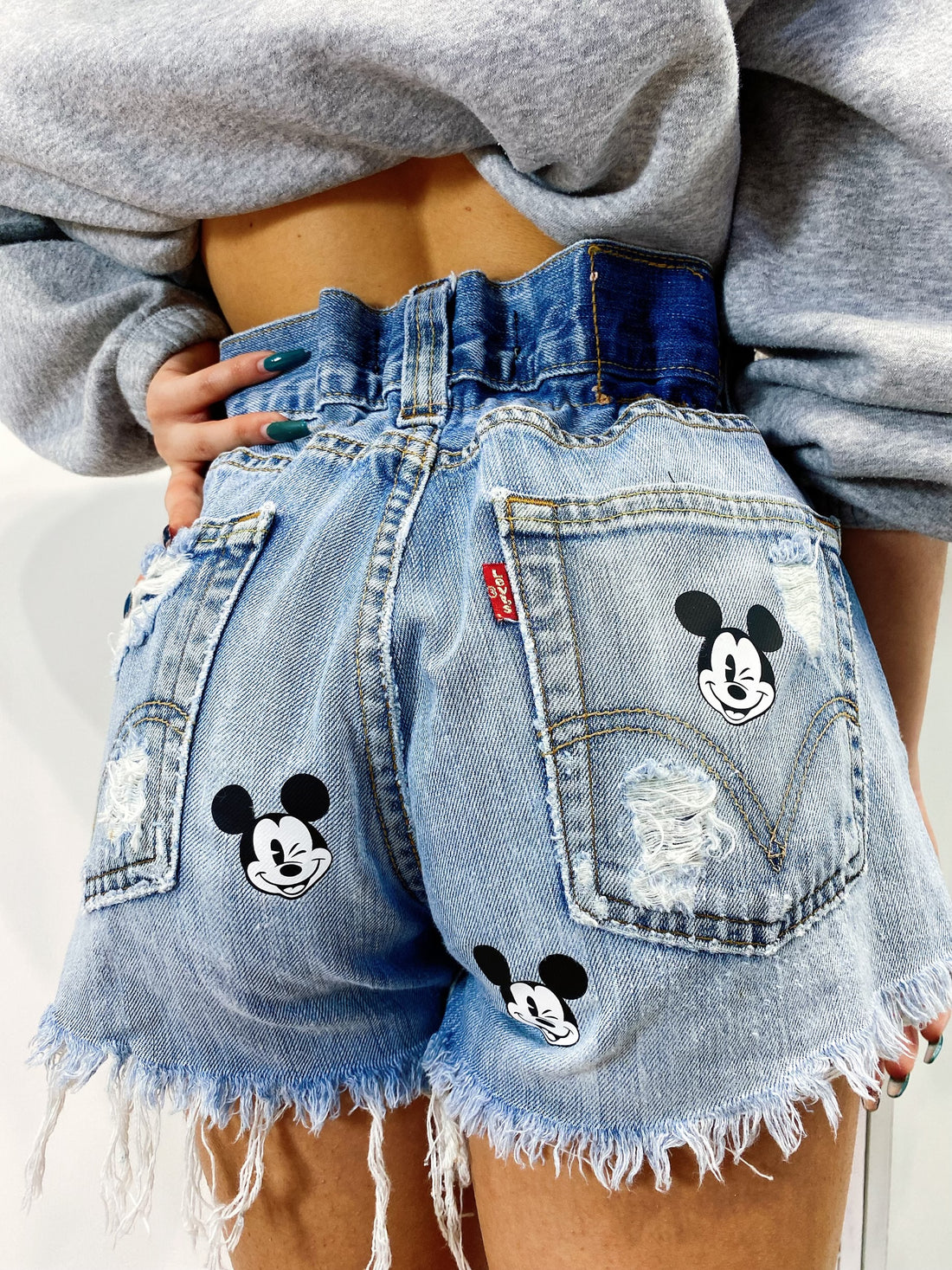 Short Levi’s Vintage bagno medio con strappi stampa topolino - R.a. Boutique 