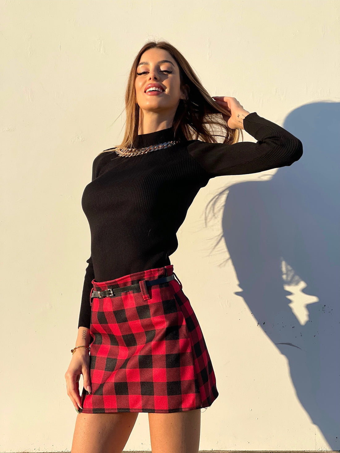 Maglioncino nero con catena oro - R.a. Boutique 