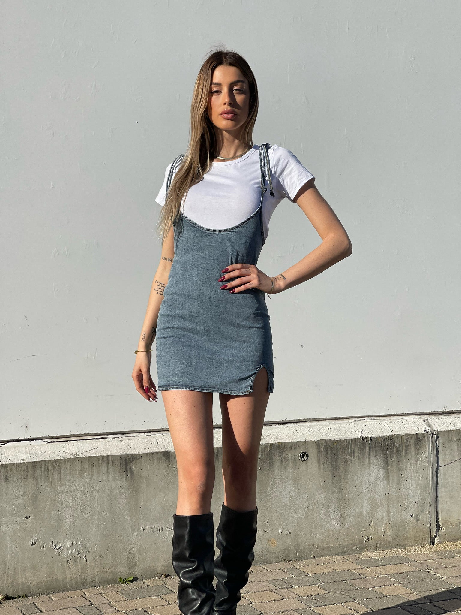 Abito in jeans con t-shirt - R.a. Boutique 