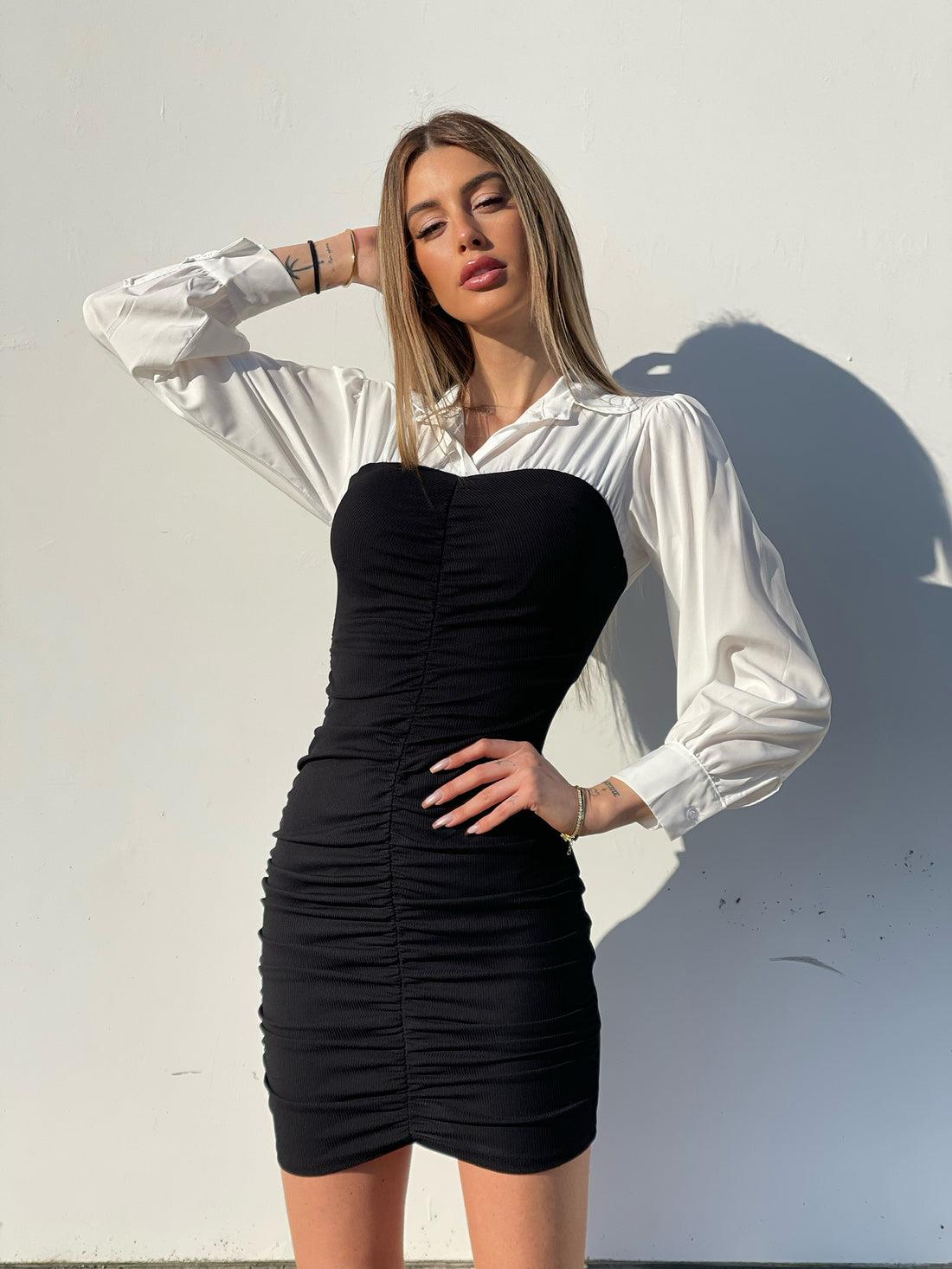 Abito arricciato nero con camicia - R.a. Boutique 