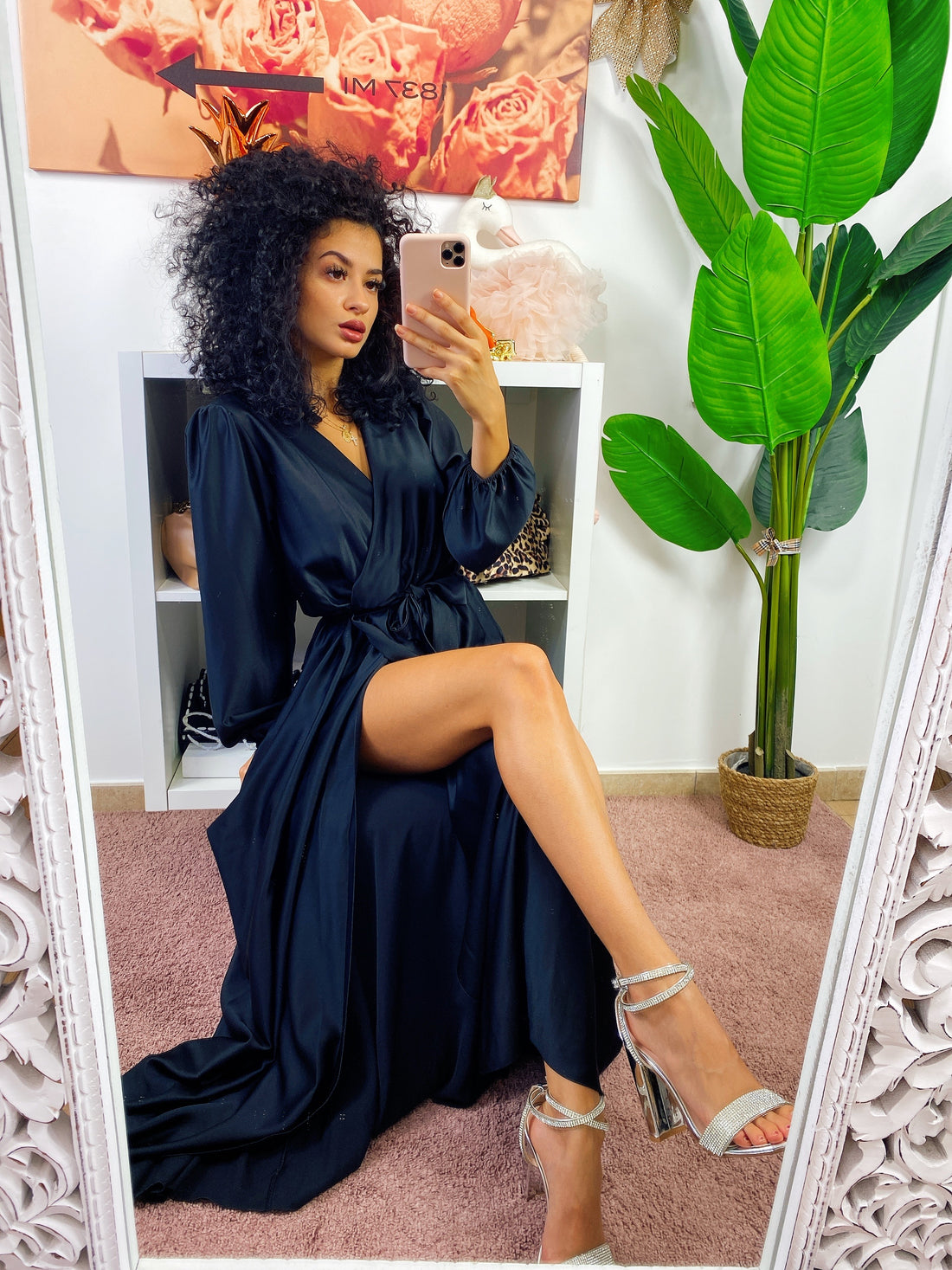 Abito in raso con maxi spacco manica lunga Nero - R.a. Boutique 